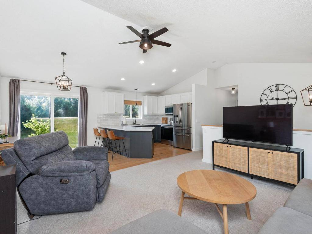 2464 River Bend TRL, Mayer, MN 55360