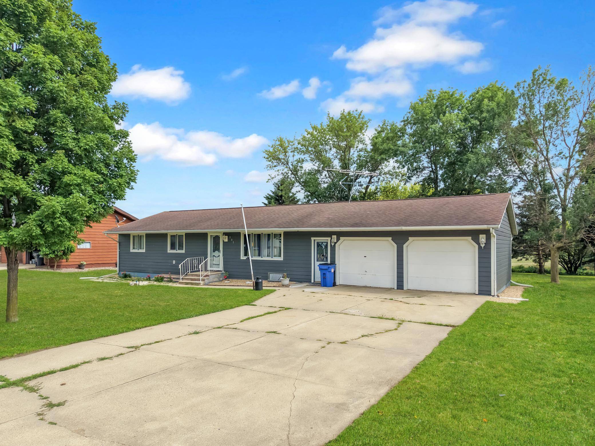 201 Main AVE, Chandler, MN 56122