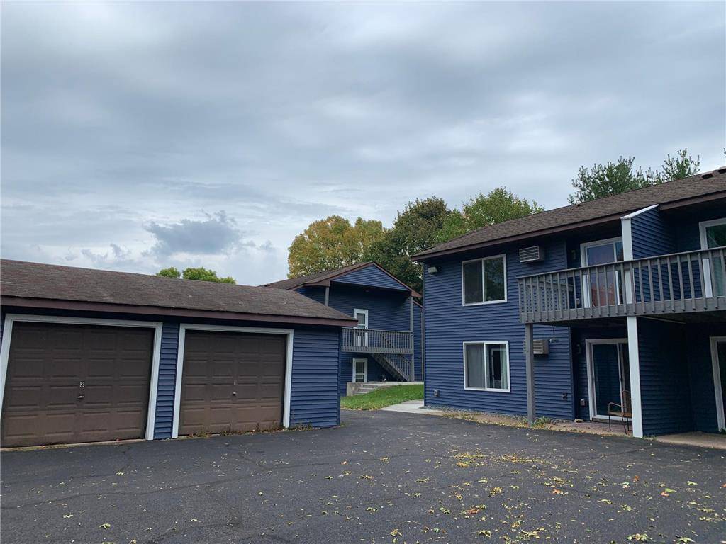 1632 Pinewood LN, Hudson, WI 54016
