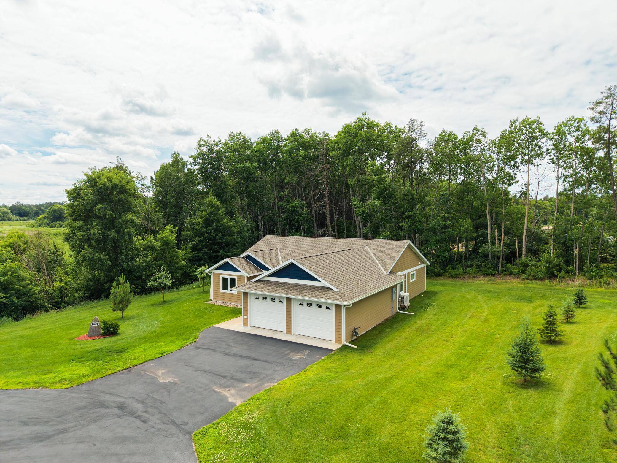 725 Cattail TRL SE, Menahga, MN 56464