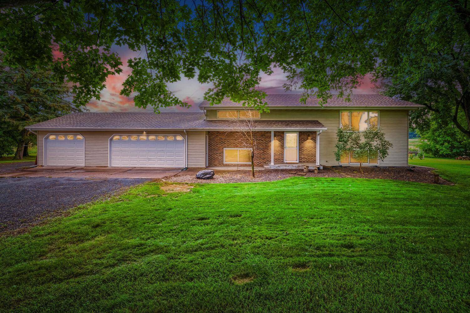 26463 Olinda TRL, Lindstrom, MN 55045