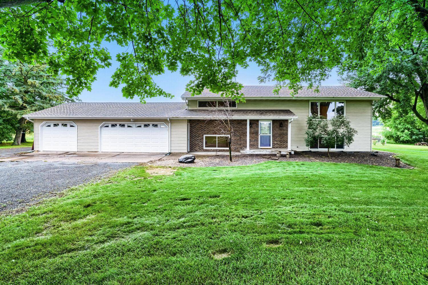 26463 Olinda TRL, Lindstrom, MN 55045