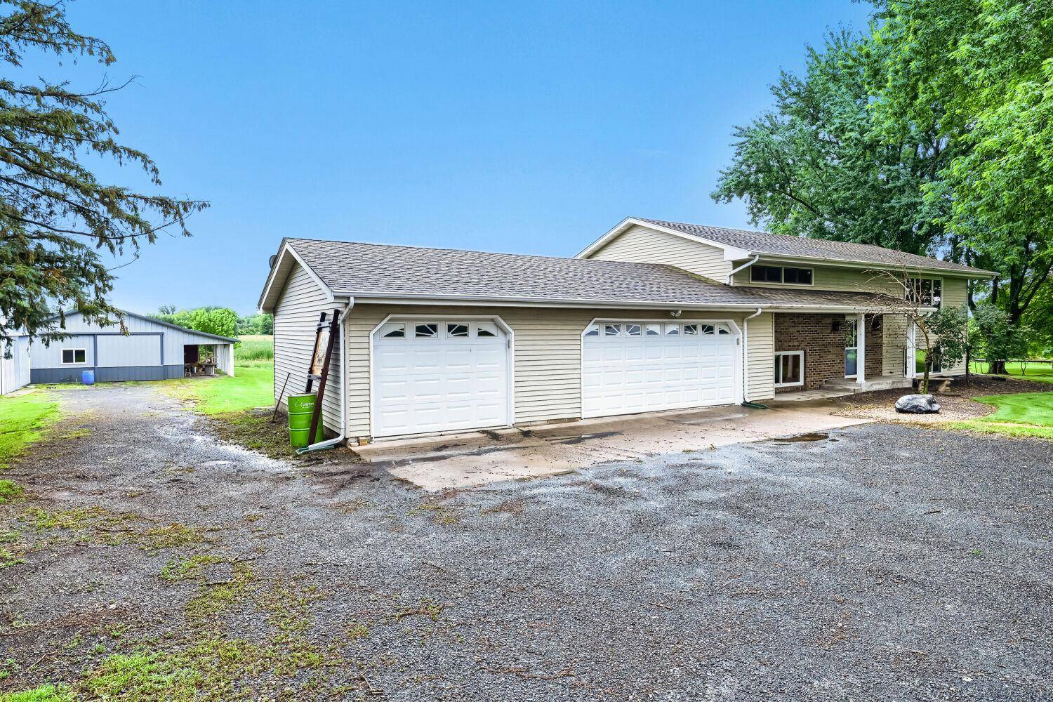 26463 Olinda TRL, Lindstrom, MN 55045