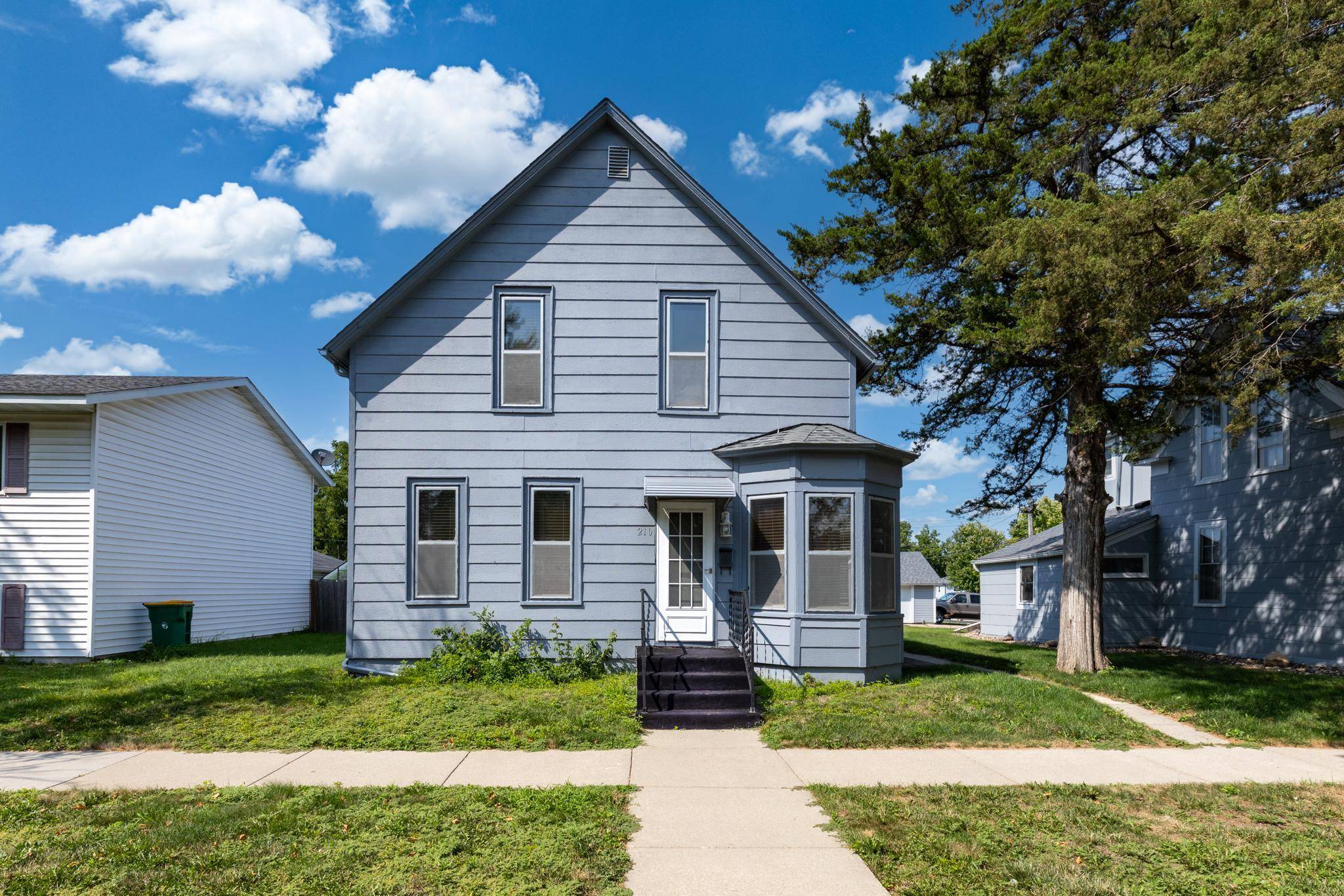 210 W Church ST, Belle Plaine, MN 56011
