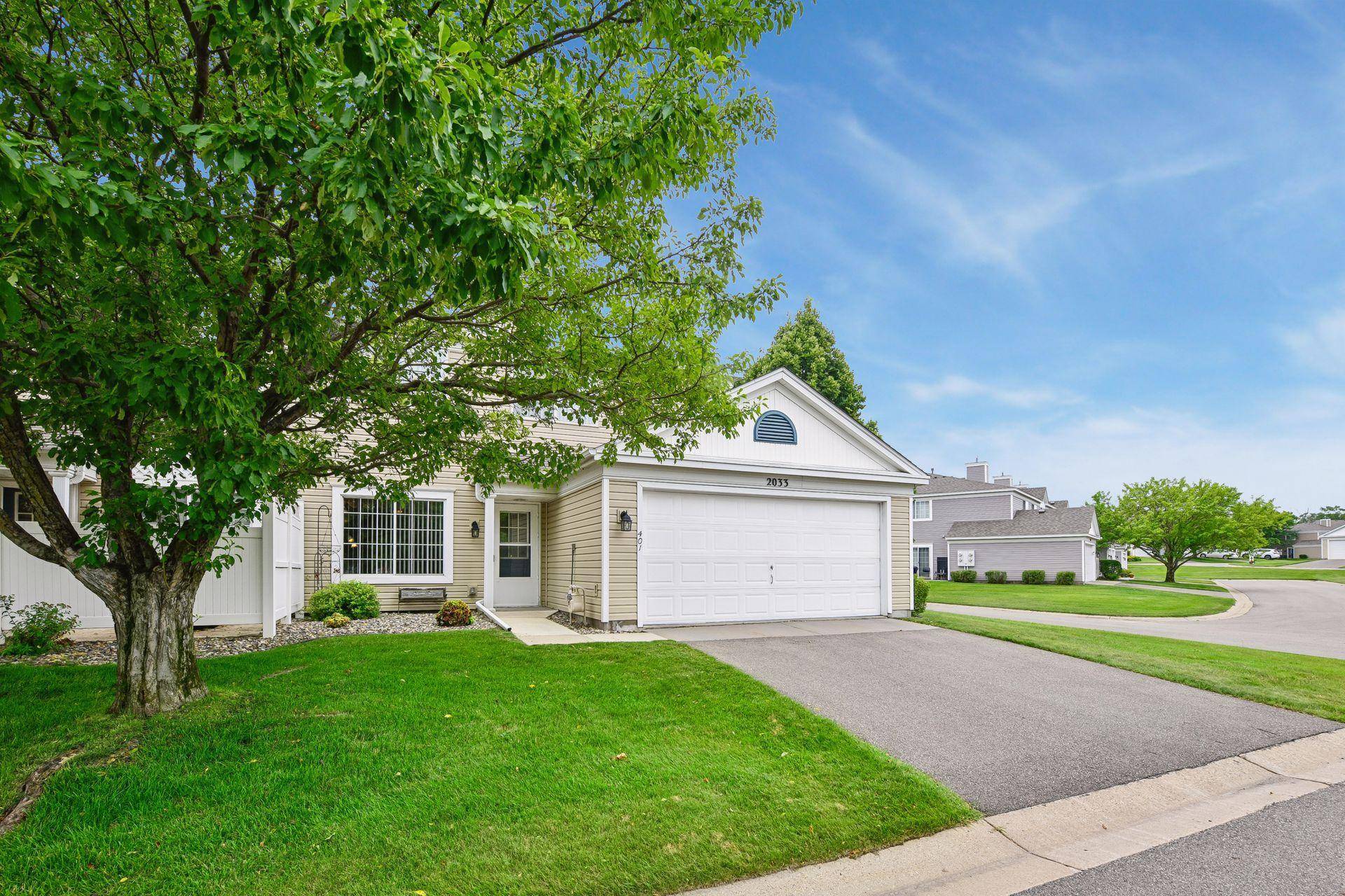 2033 Southcross DR W #401, Burnsville, MN 55306