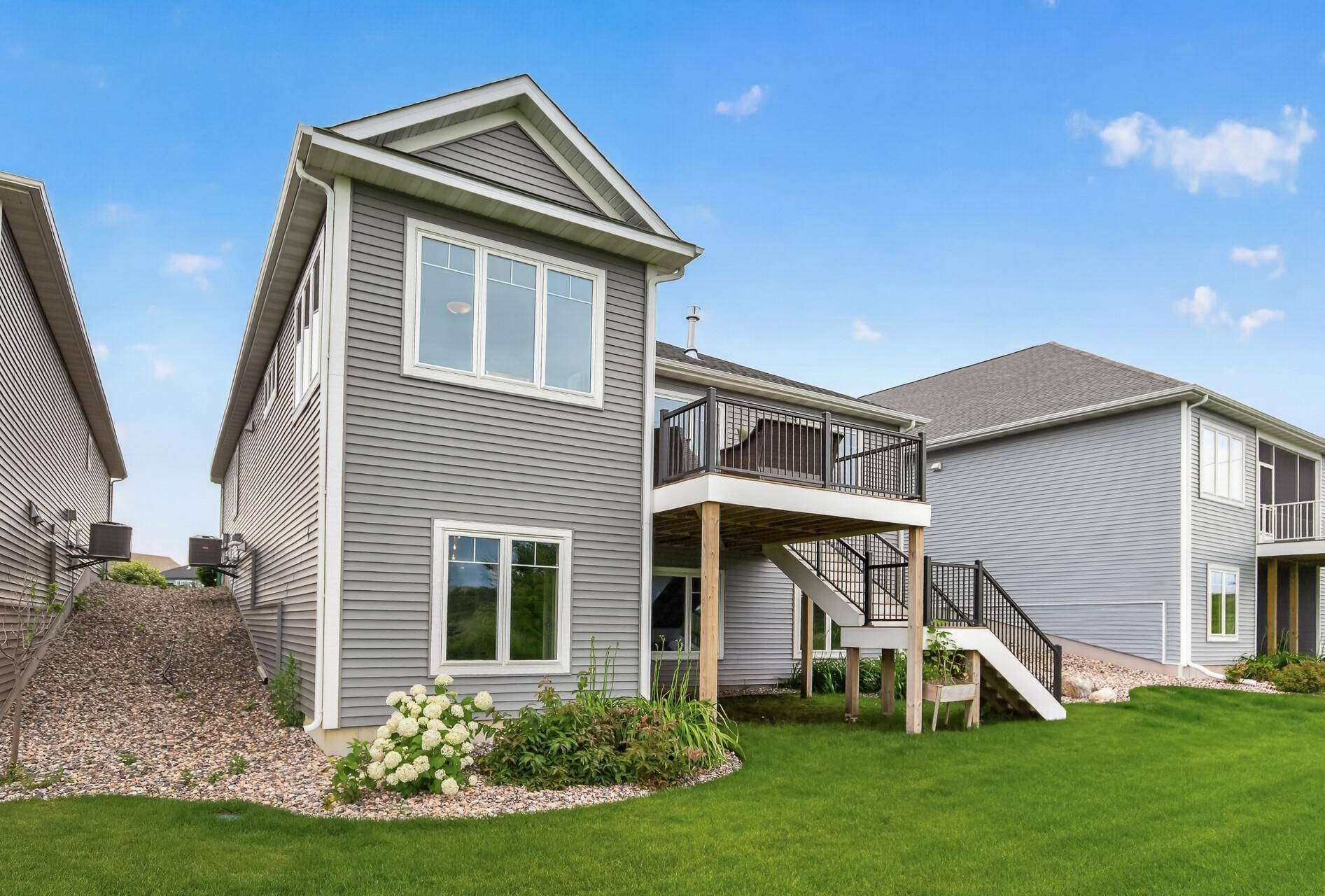 1888 Oakpointe DR, Waconia, MN 55387
