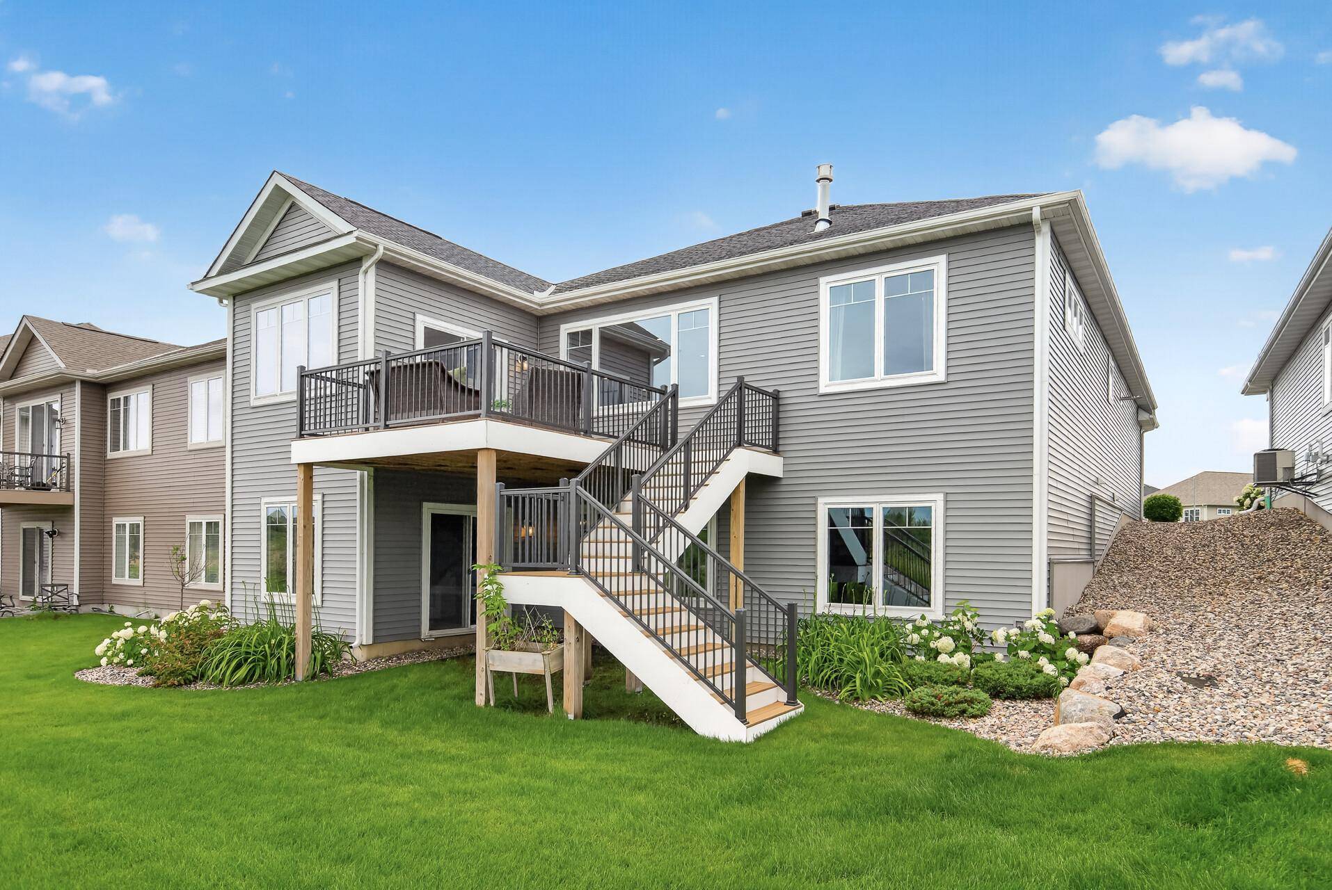 1888 Oakpointe DR, Waconia, MN 55387
