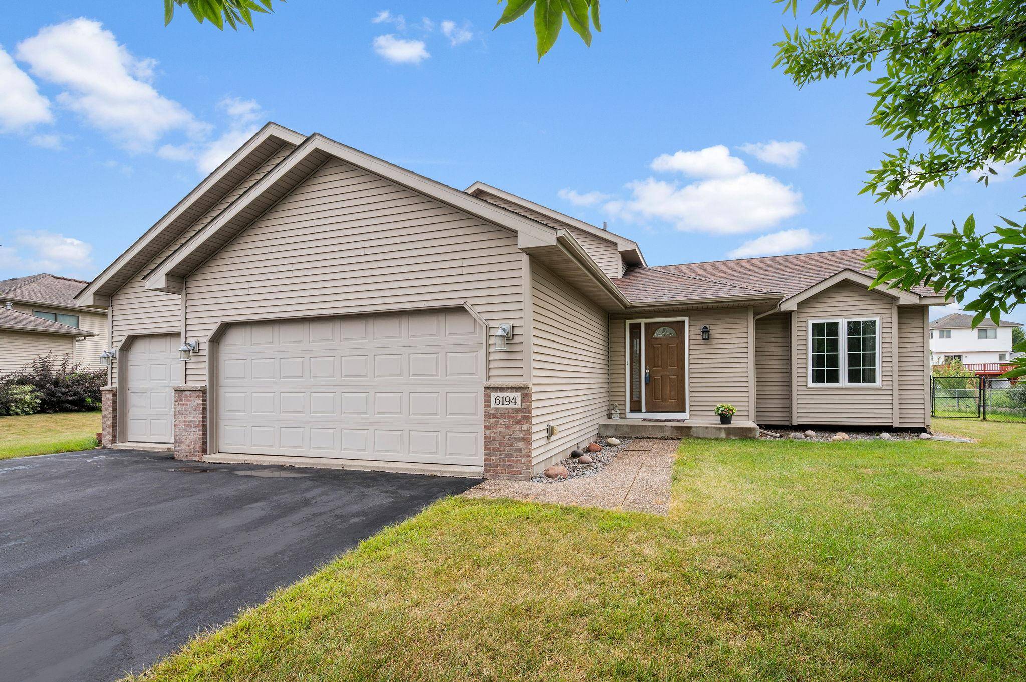 6194 Karmen AVE NE, Albertville, MN 55301