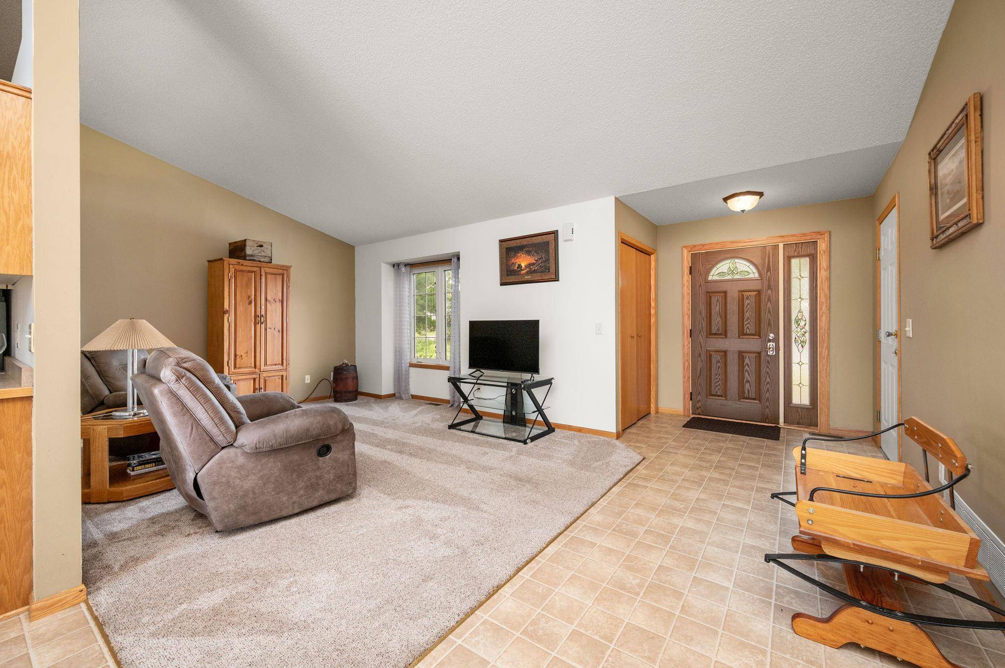 6194 Karmen AVE NE, Albertville, MN 55301