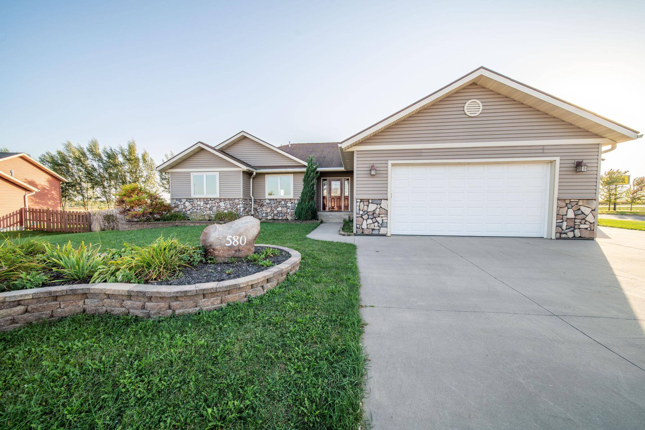 580 Canyon LN NW, Eyota, MN 55934