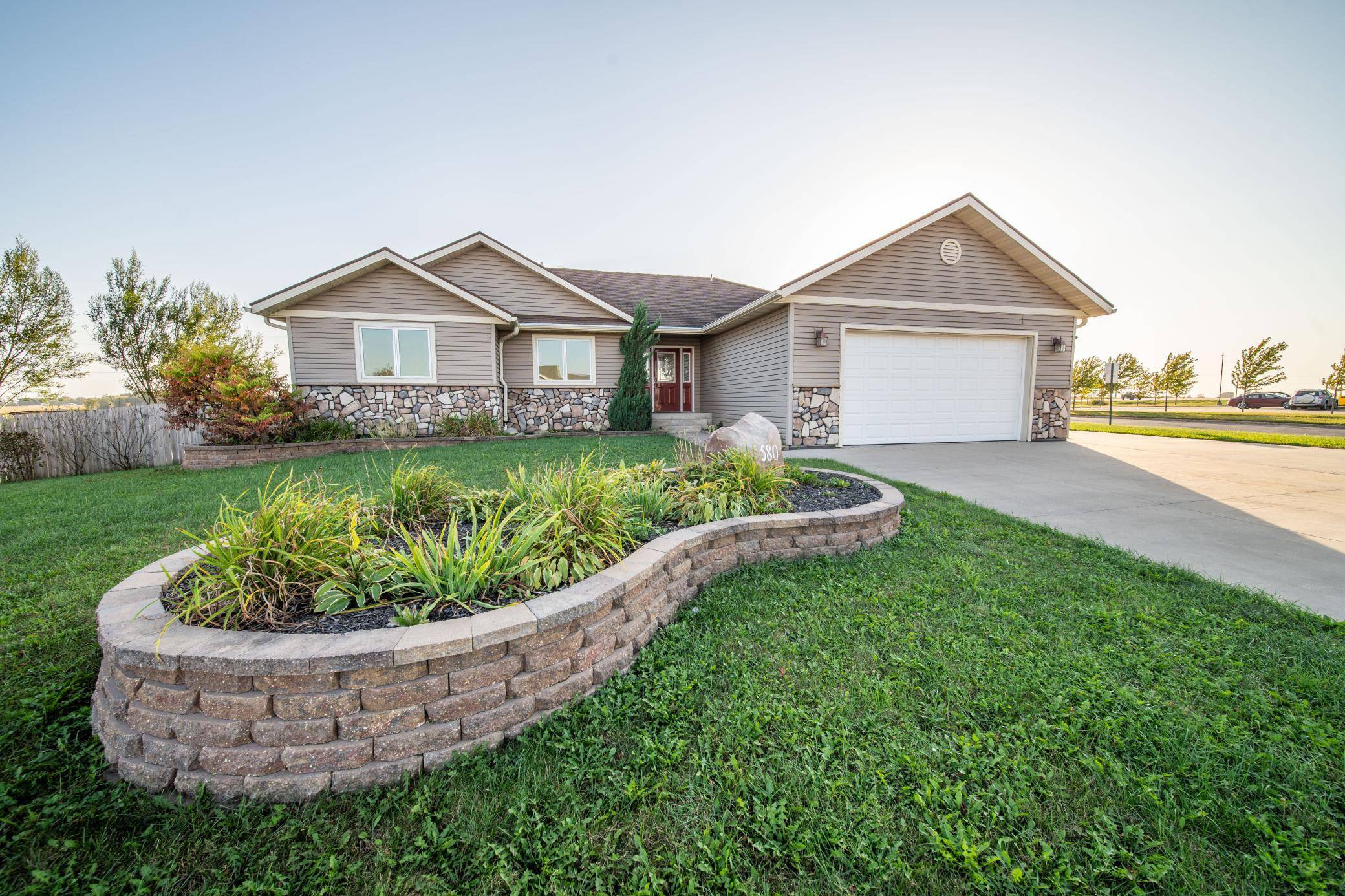 580 Canyon LN NW, Eyota, MN 55934