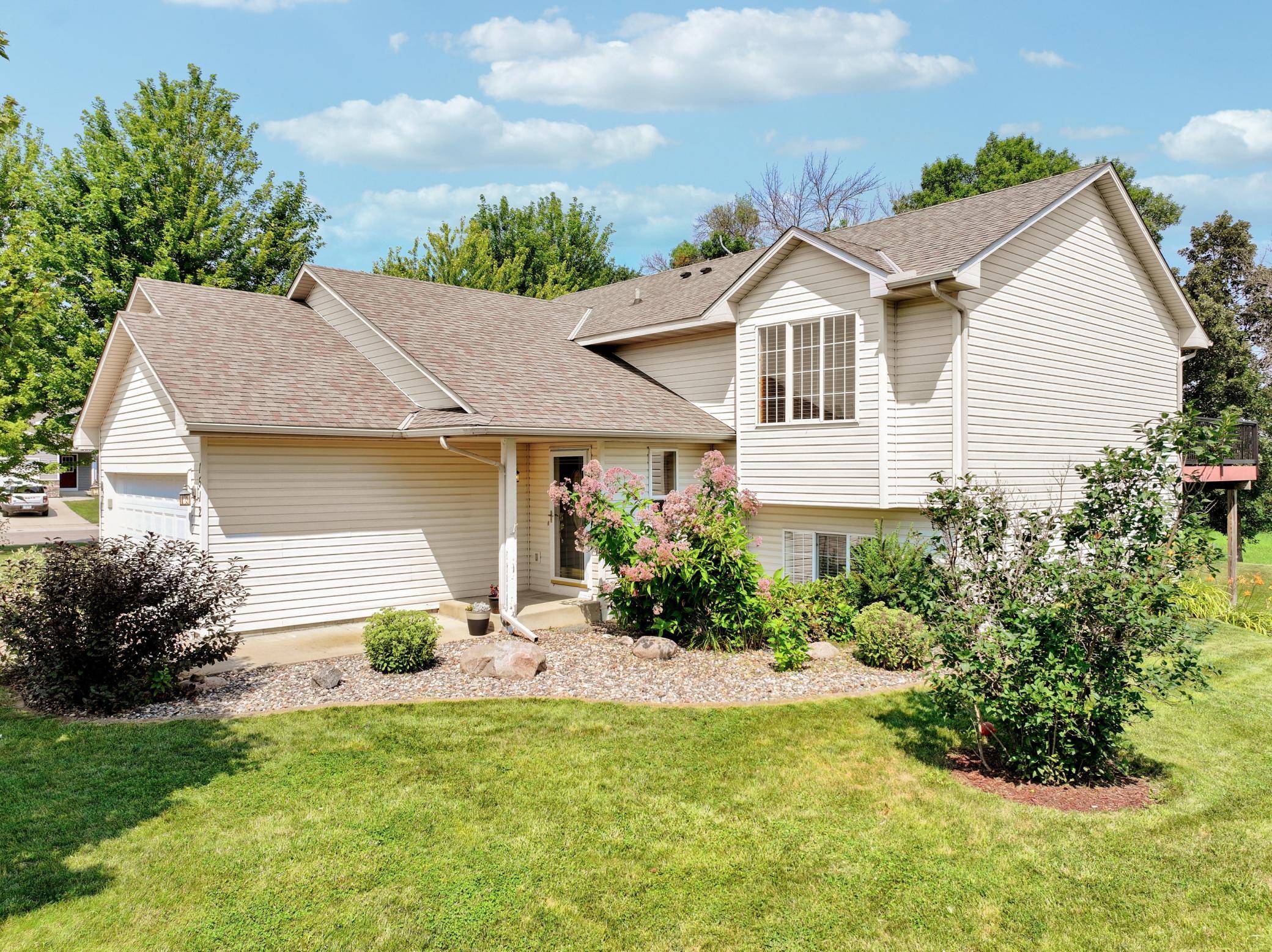 1512 Pond View CT, Cologne, MN 55322