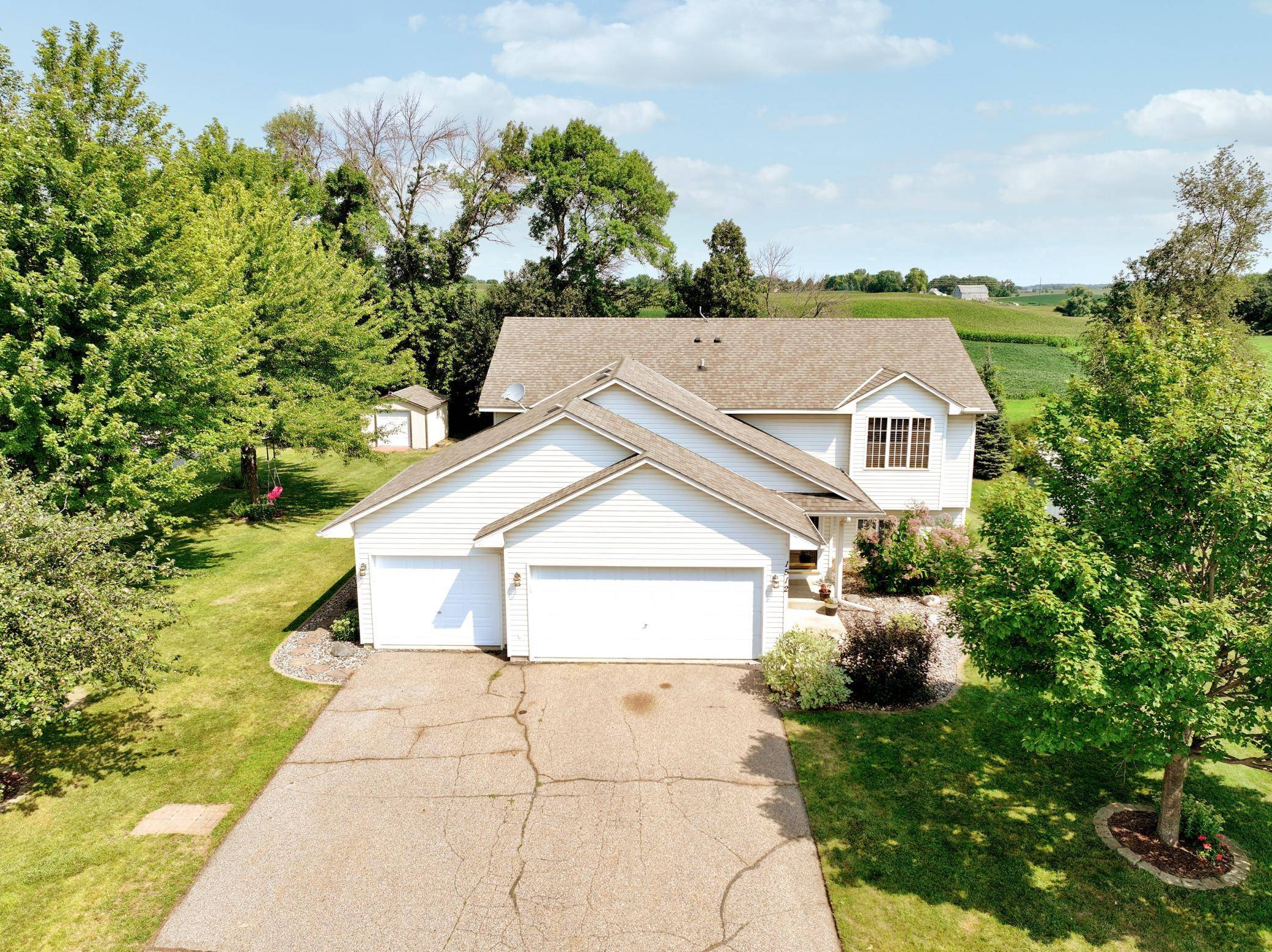 1512 Pond View CT, Cologne, MN 55322