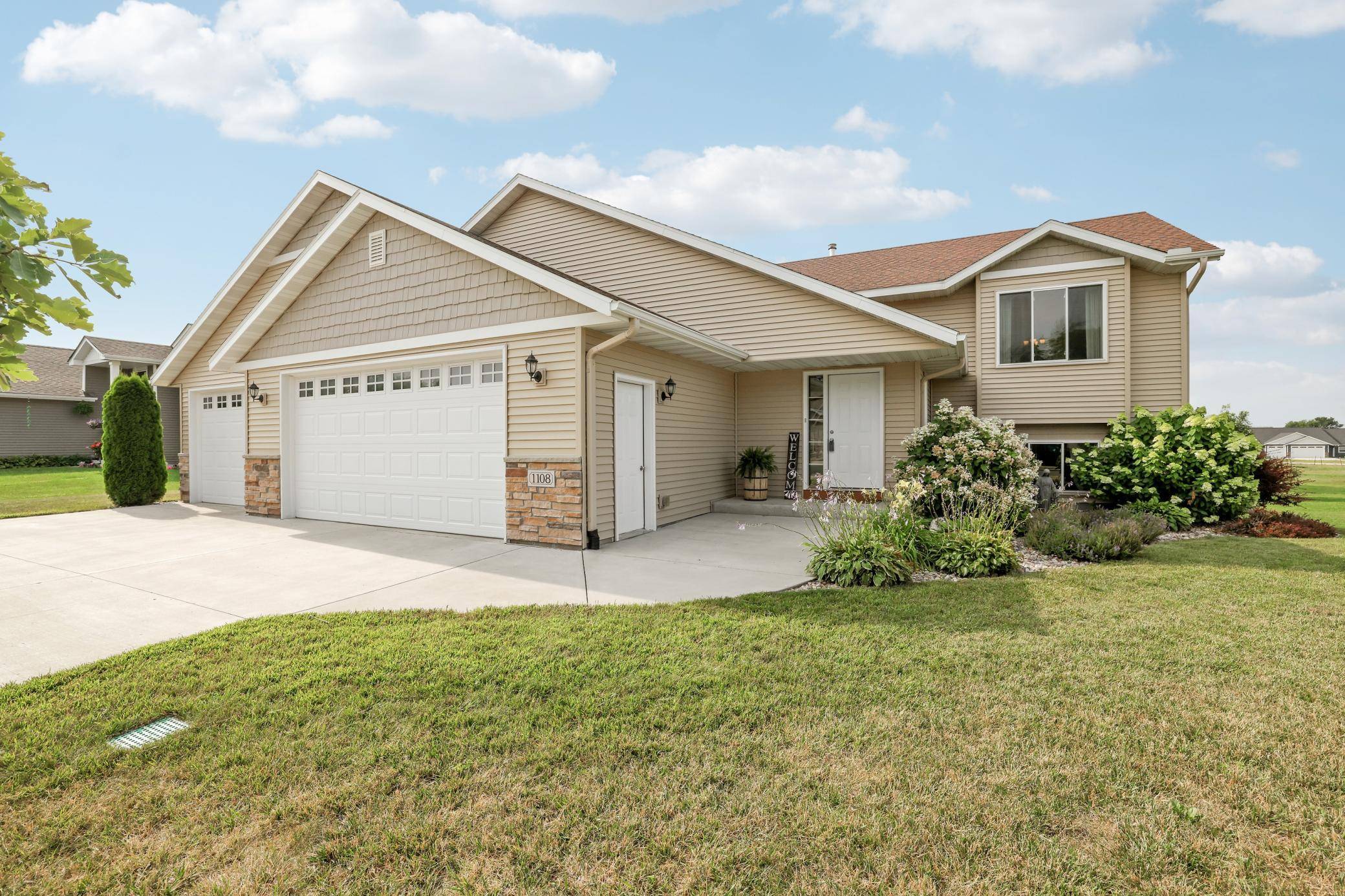 1108 Mulberry AVE NE, Montgomery, MN 56069