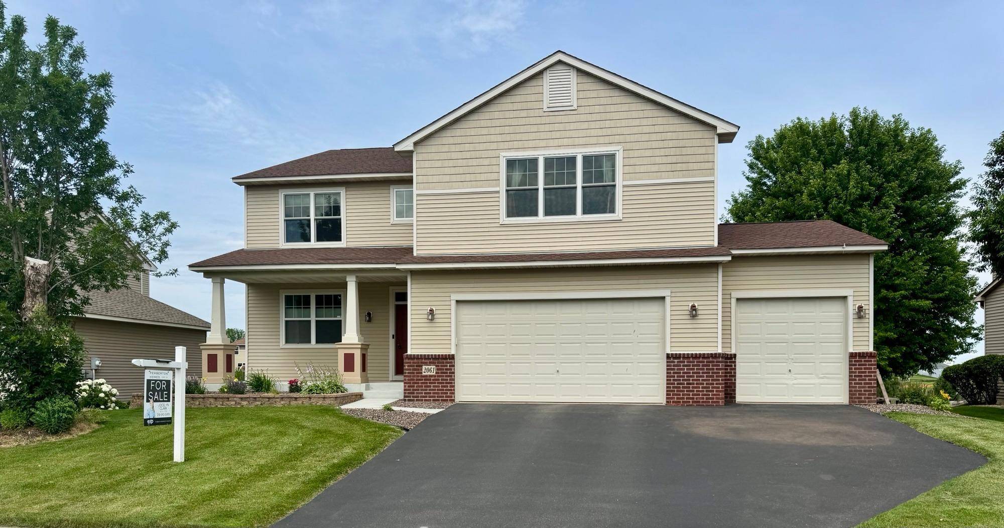 2061 Winterberry LN, Shakopee, MN 55379