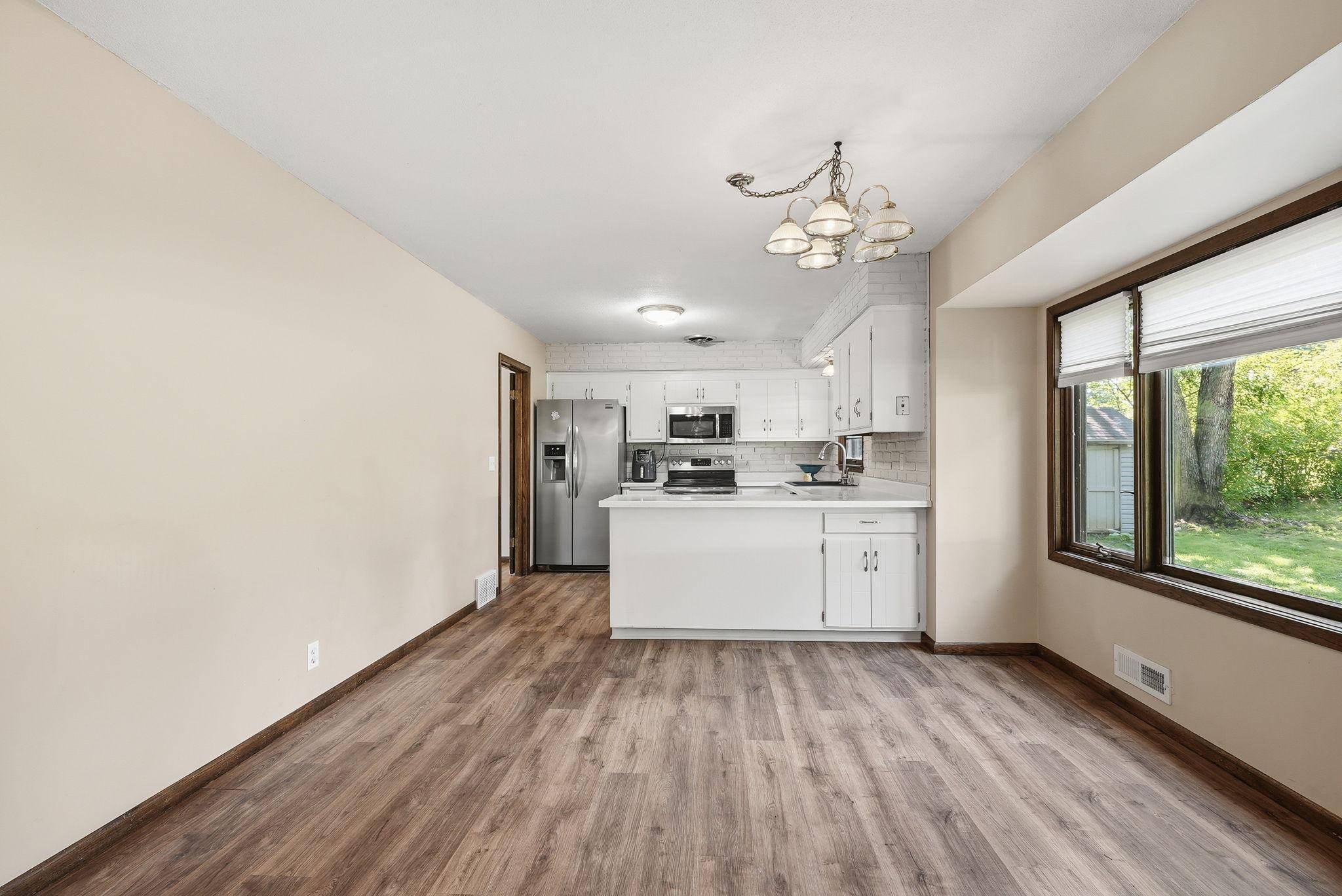 916 Whitney DR, Apple Valley, MN 55124