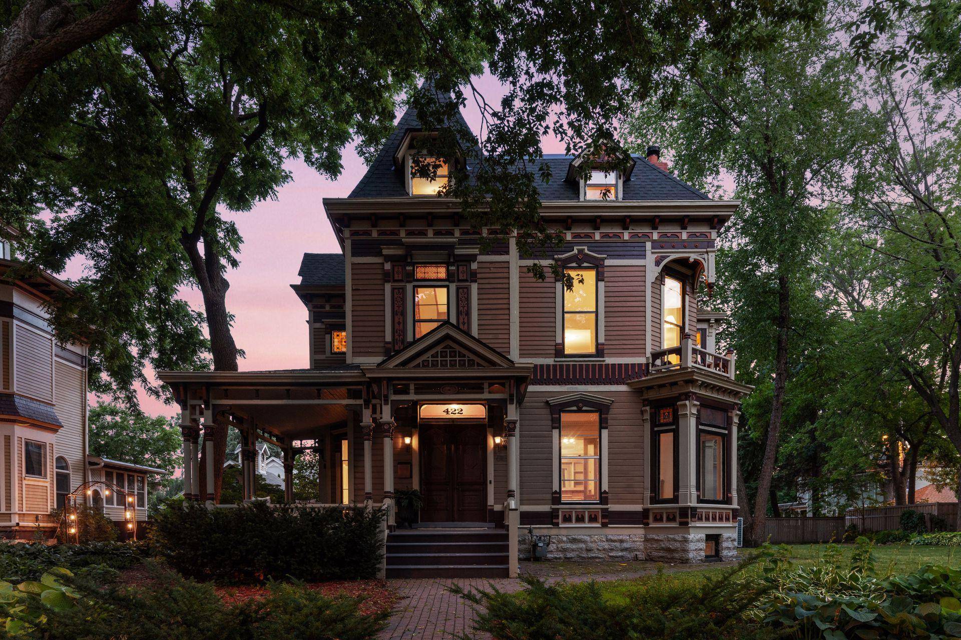 422 Laurel AVE, Saint Paul, MN 55102