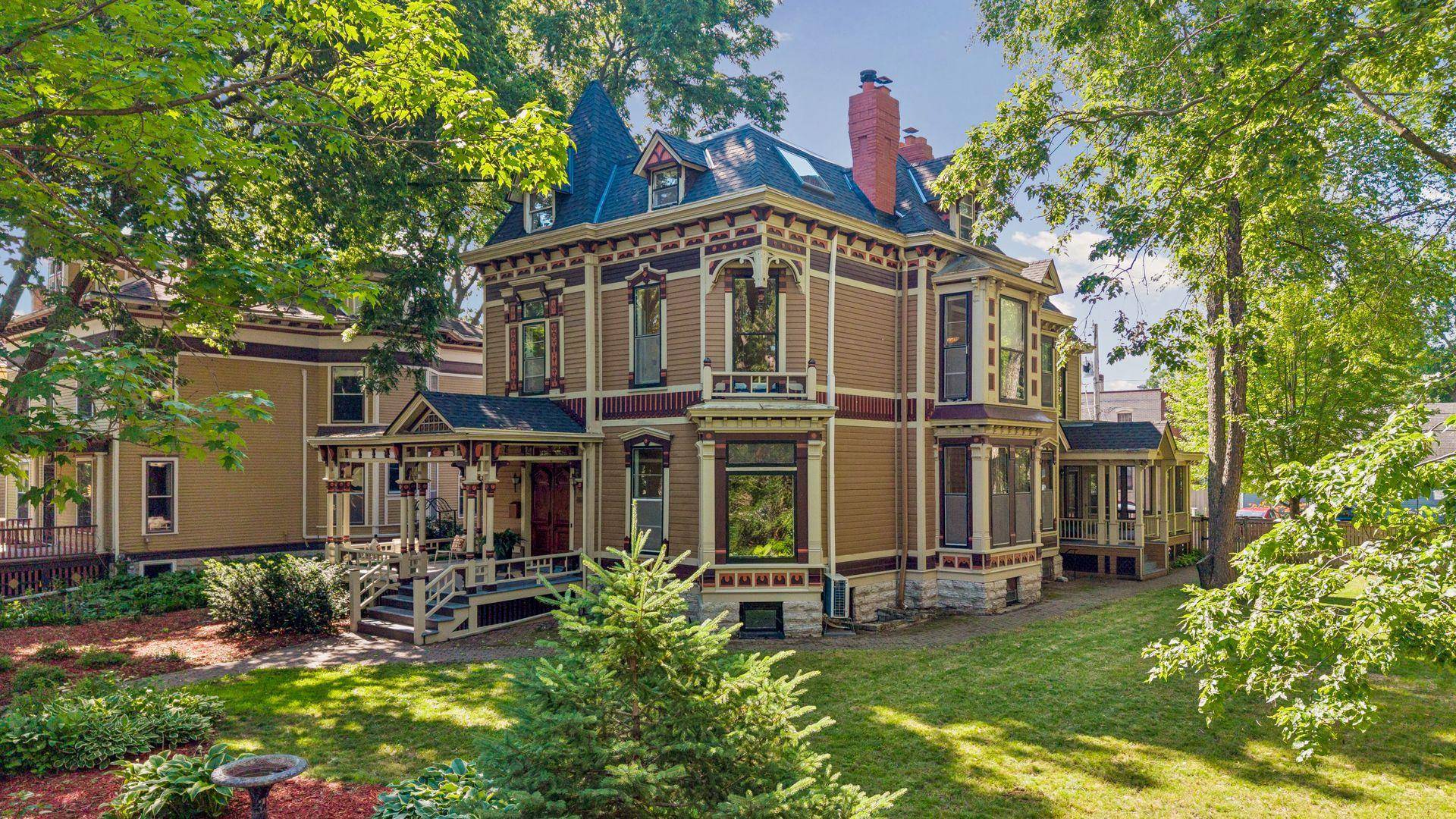 422 Laurel AVE, Saint Paul, MN 55102