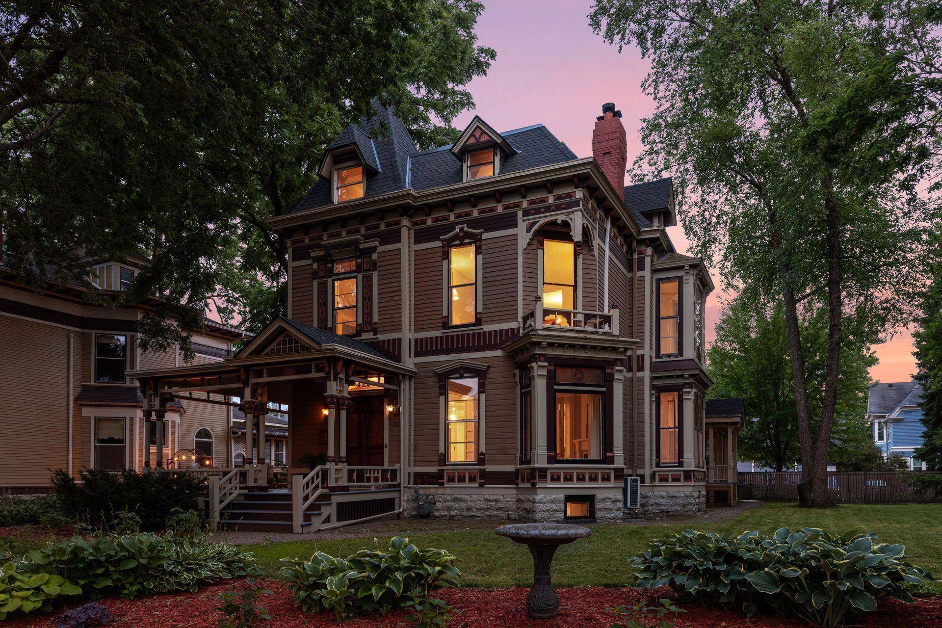 422 Laurel AVE, Saint Paul, MN 55102