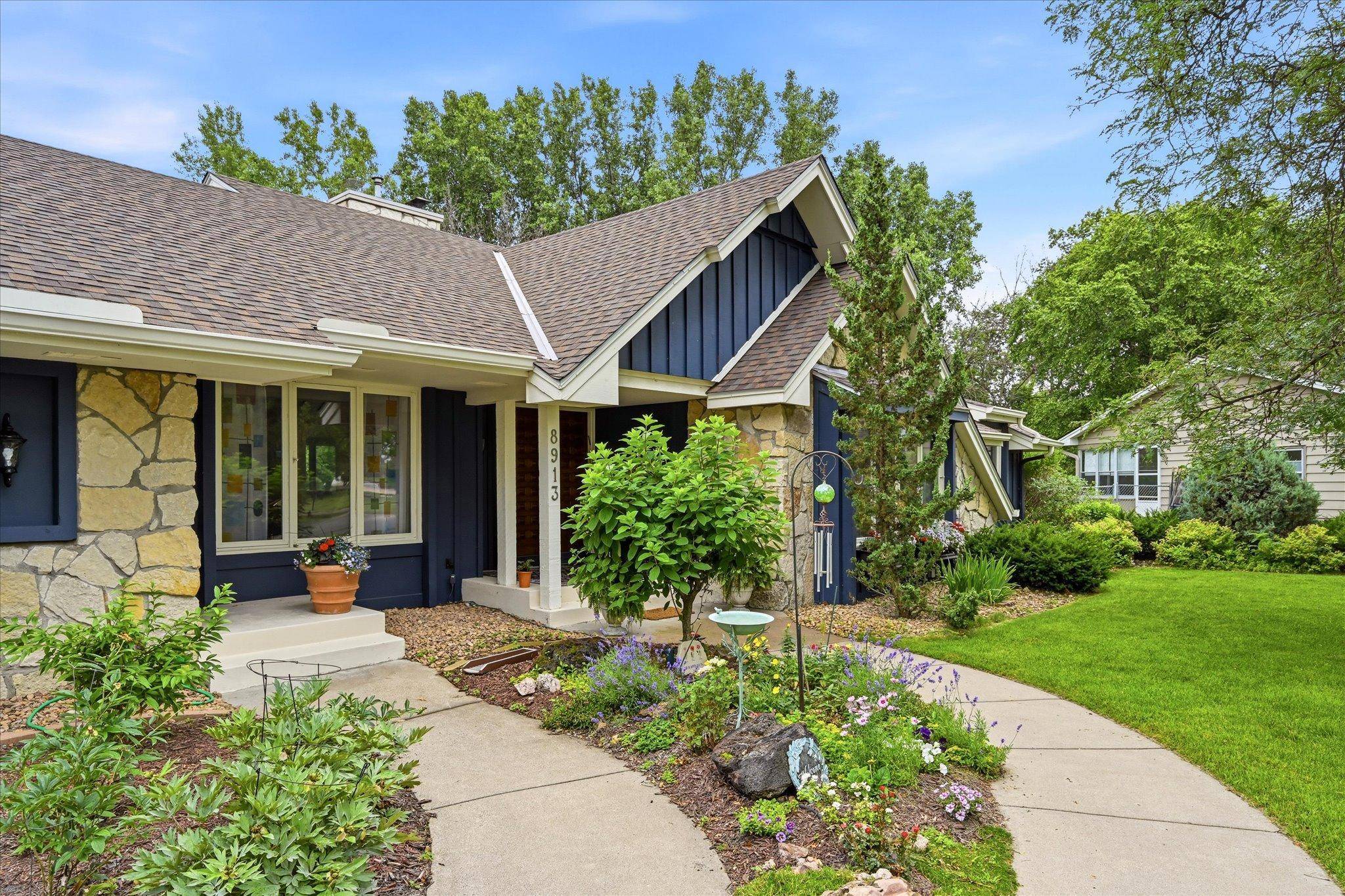 8913 S Minnehaha CIR, Saint Louis Park, MN 55426