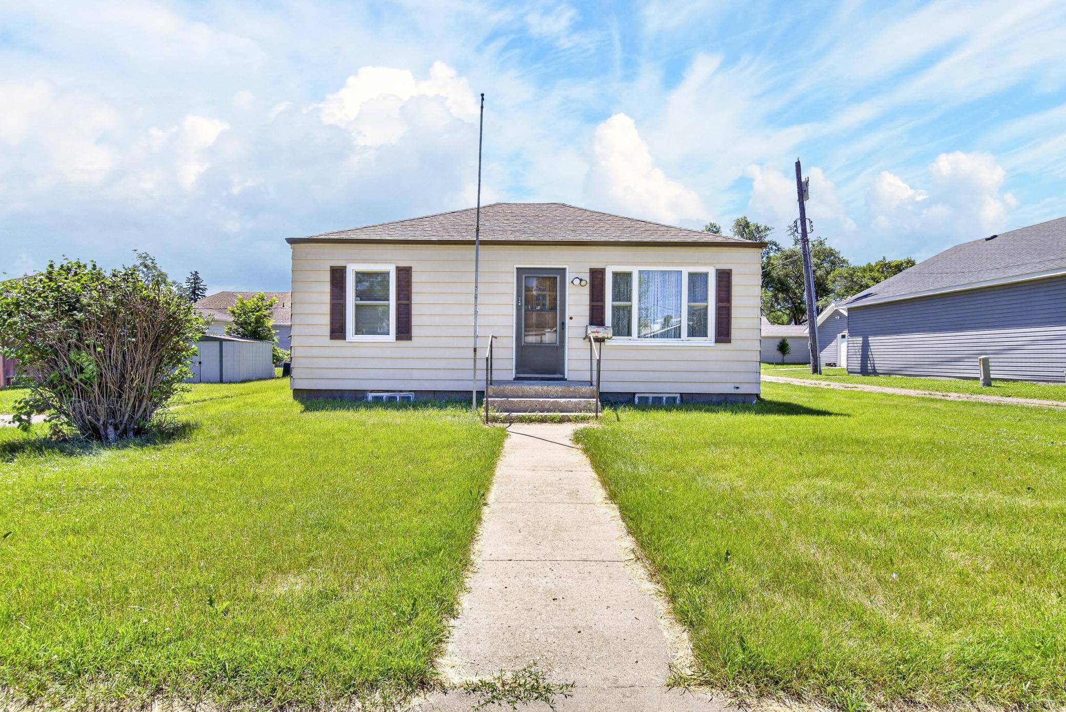 240 7th ST NE, Valley City, ND 58072