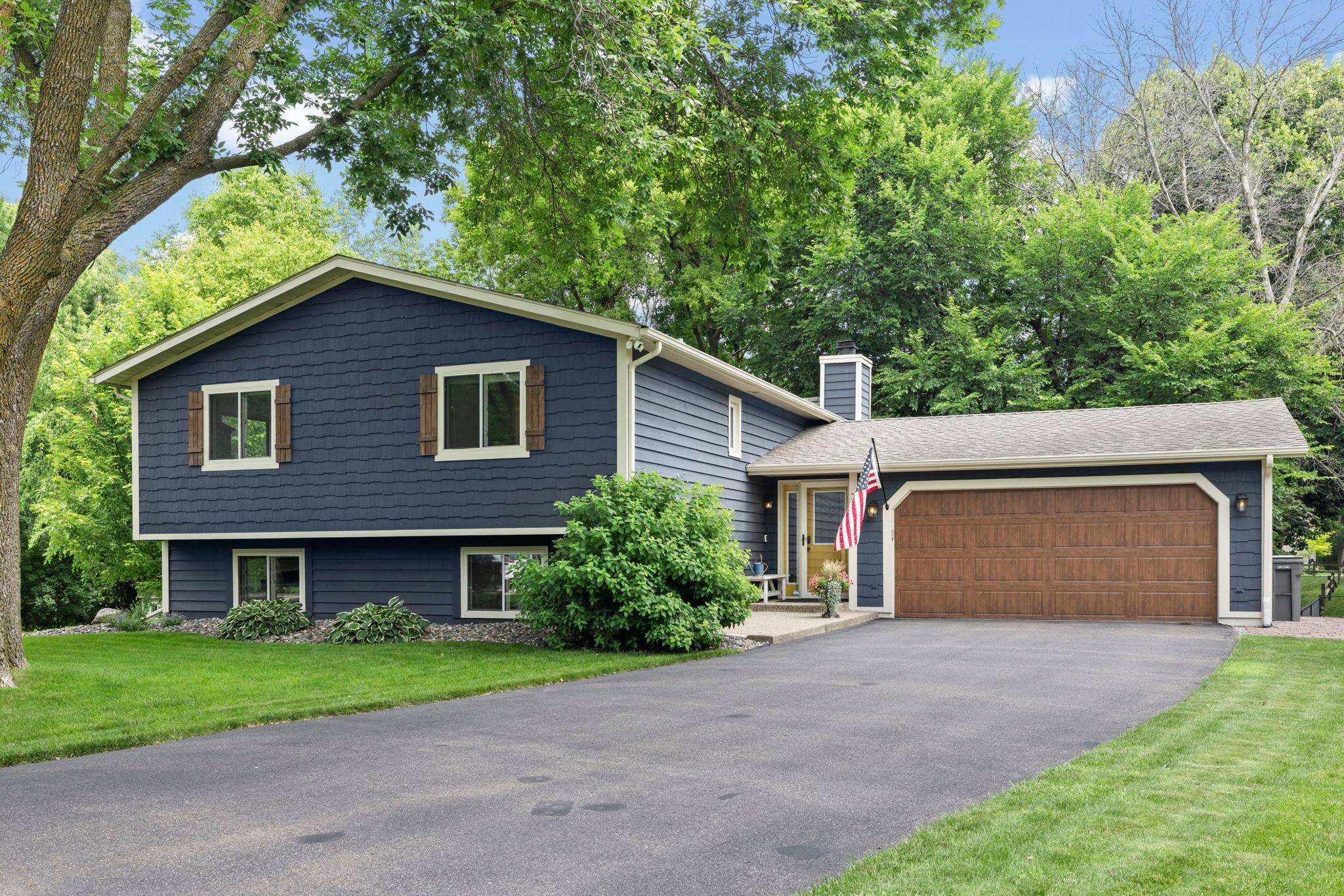 7023 Park View LN, Eden Prairie, MN 55346
