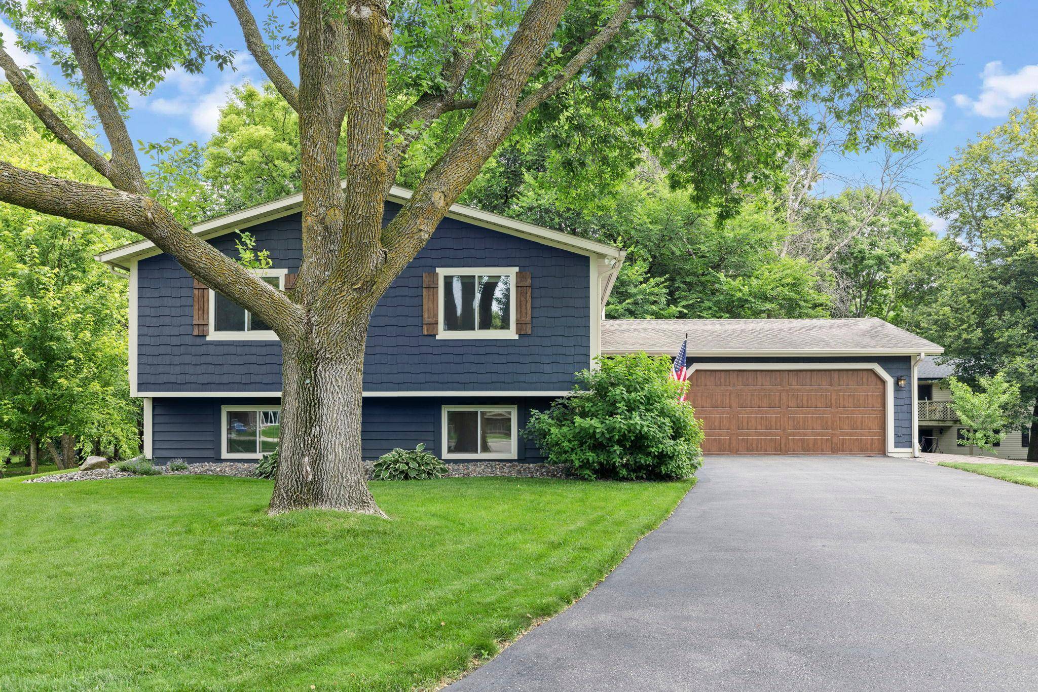 7023 Park View LN, Eden Prairie, MN 55346