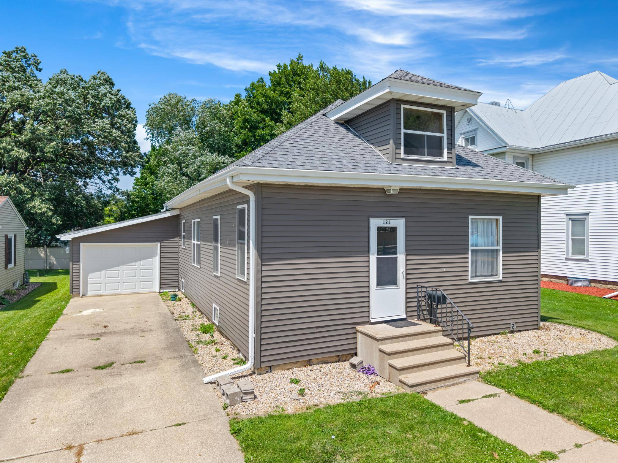 121 E Lincoln ST, Caledonia, MN 55921