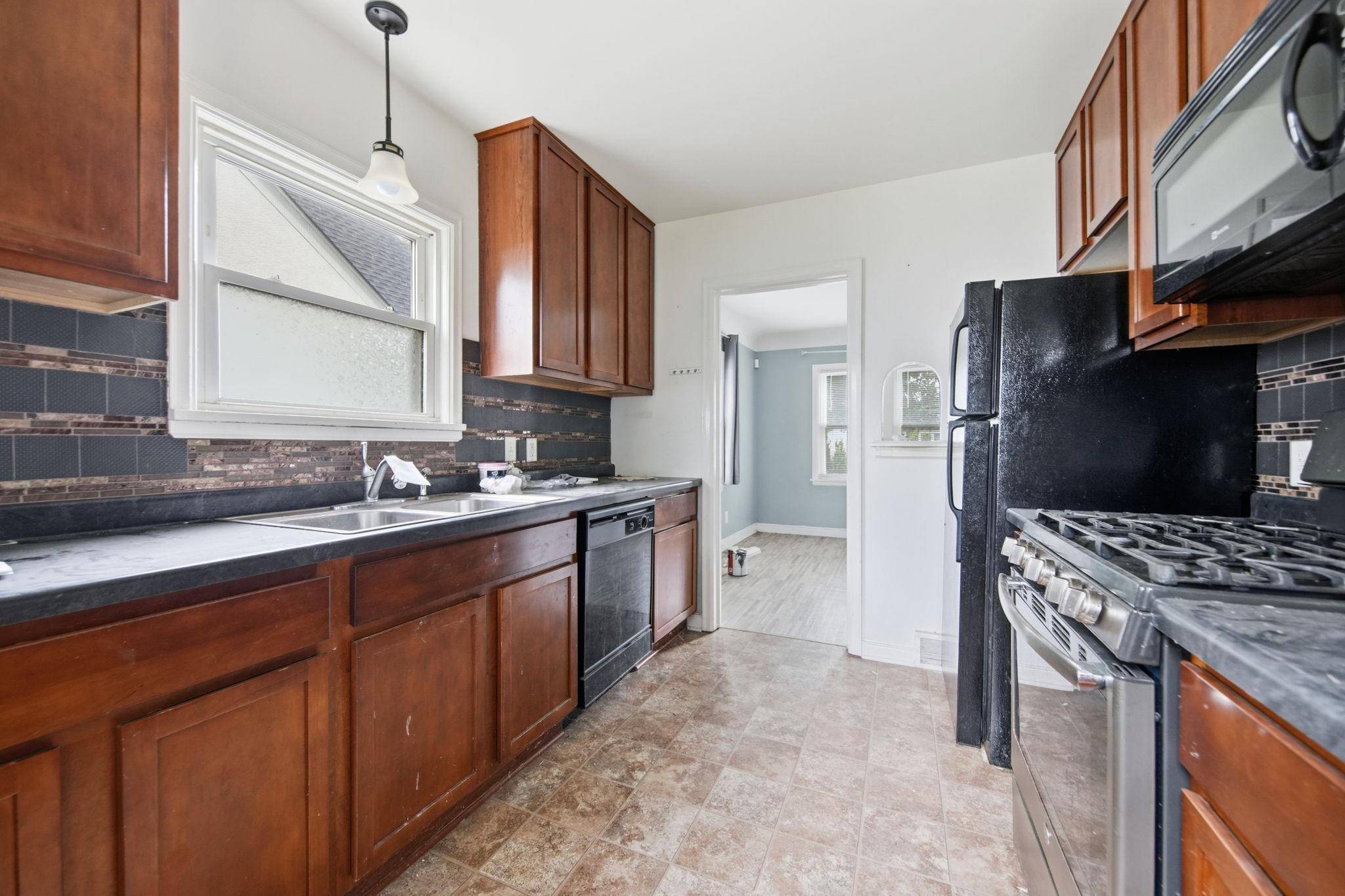 1828 Bush AVE E, Saint Paul, MN 55119