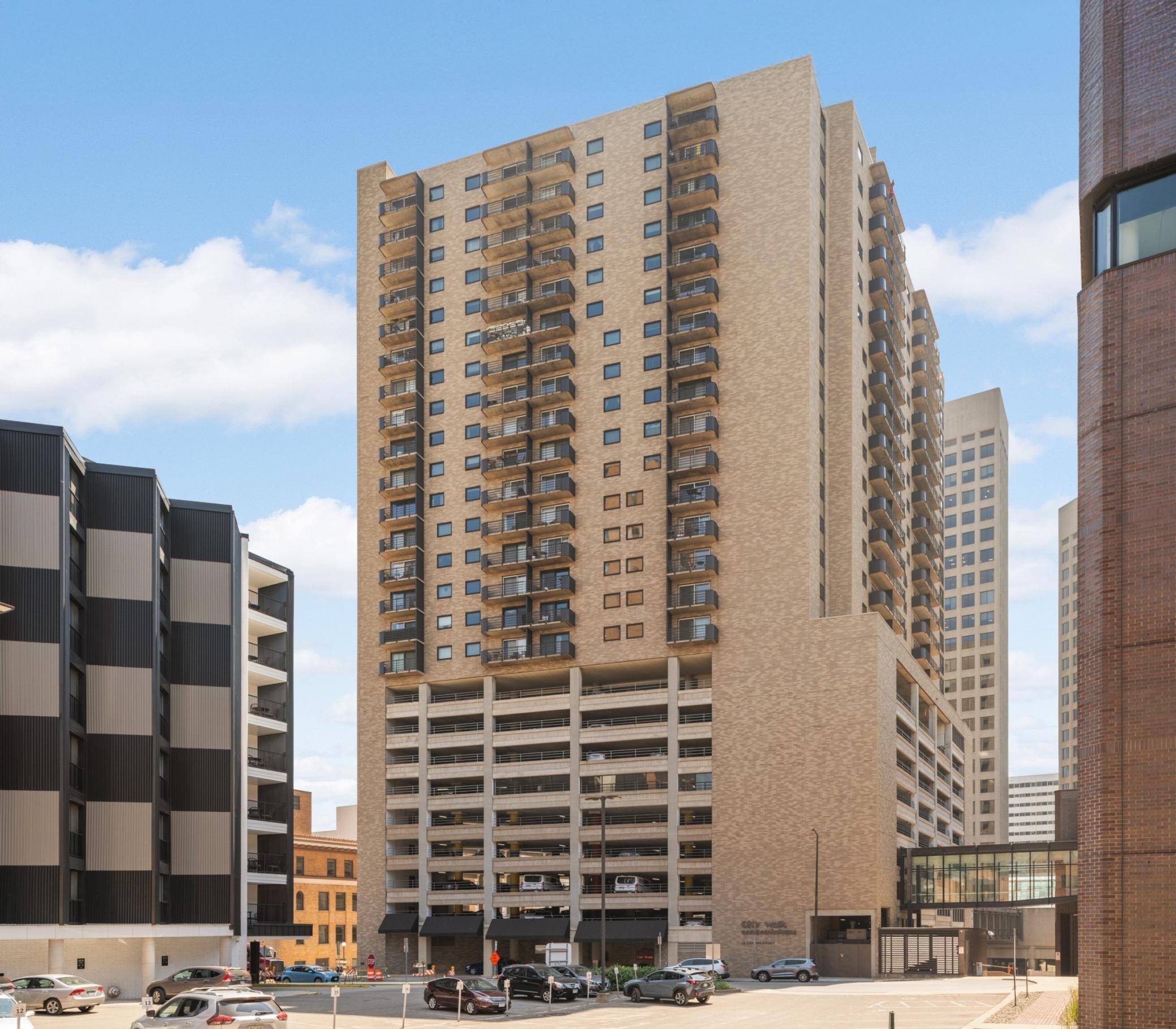 66 9th ST E #1305, Saint Paul, MN 55101