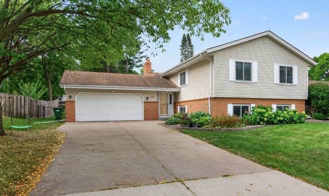 8715 North Brook AVE N, Brooklyn Park, MN 55428
