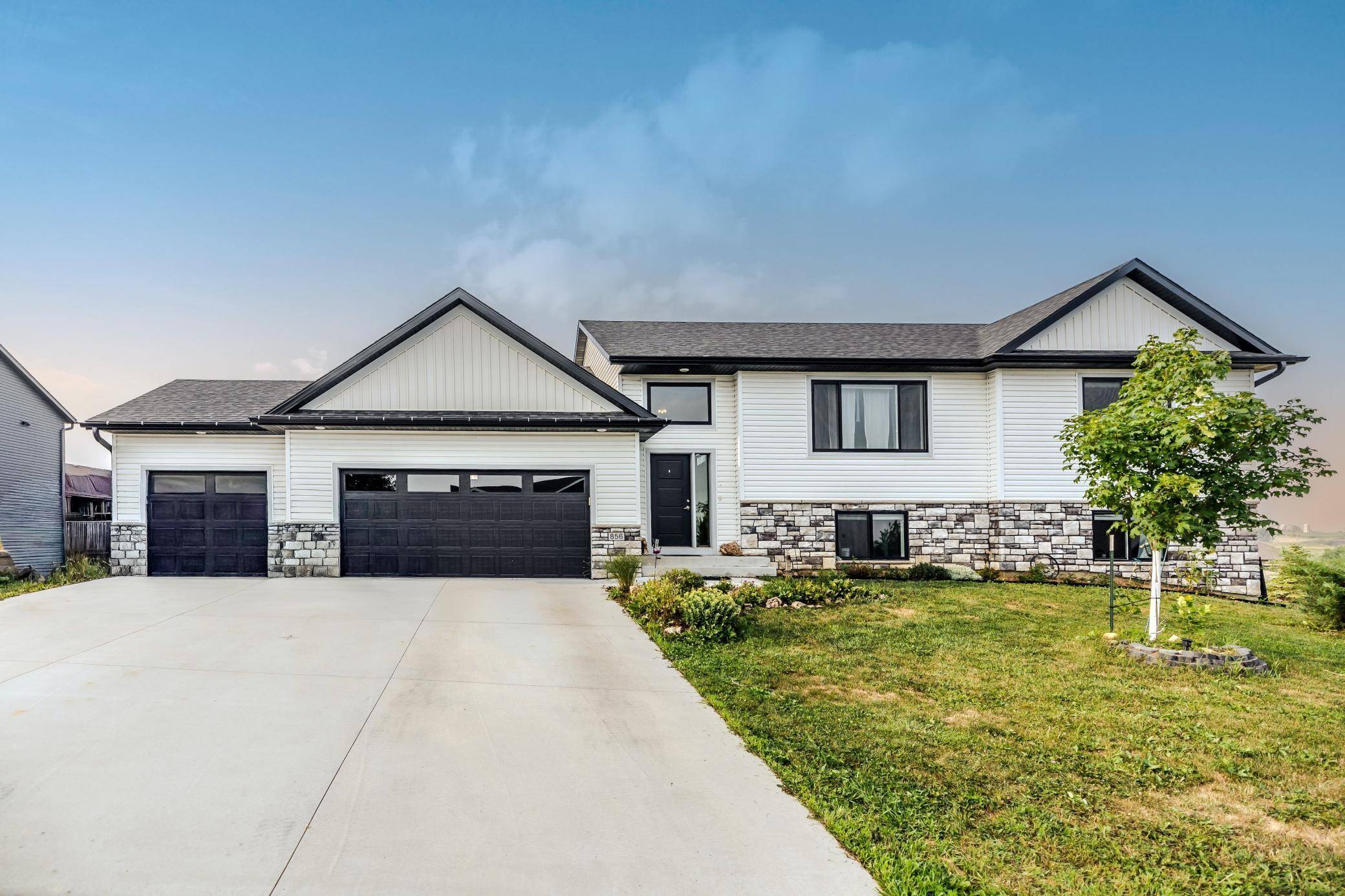 856 Golfview AVE, Zumbrota, MN 55992