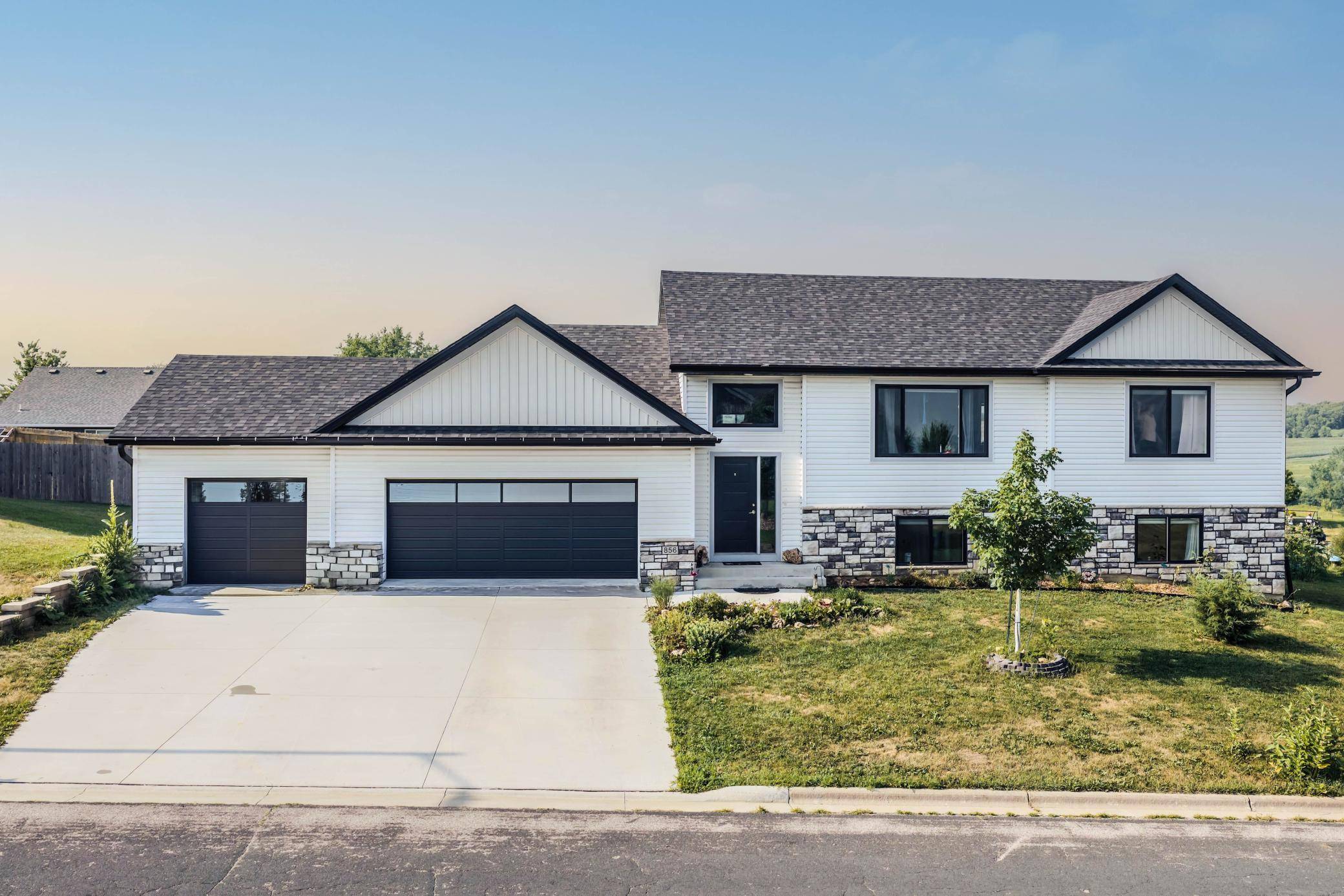 856 Golfview AVE, Zumbrota, MN 55992