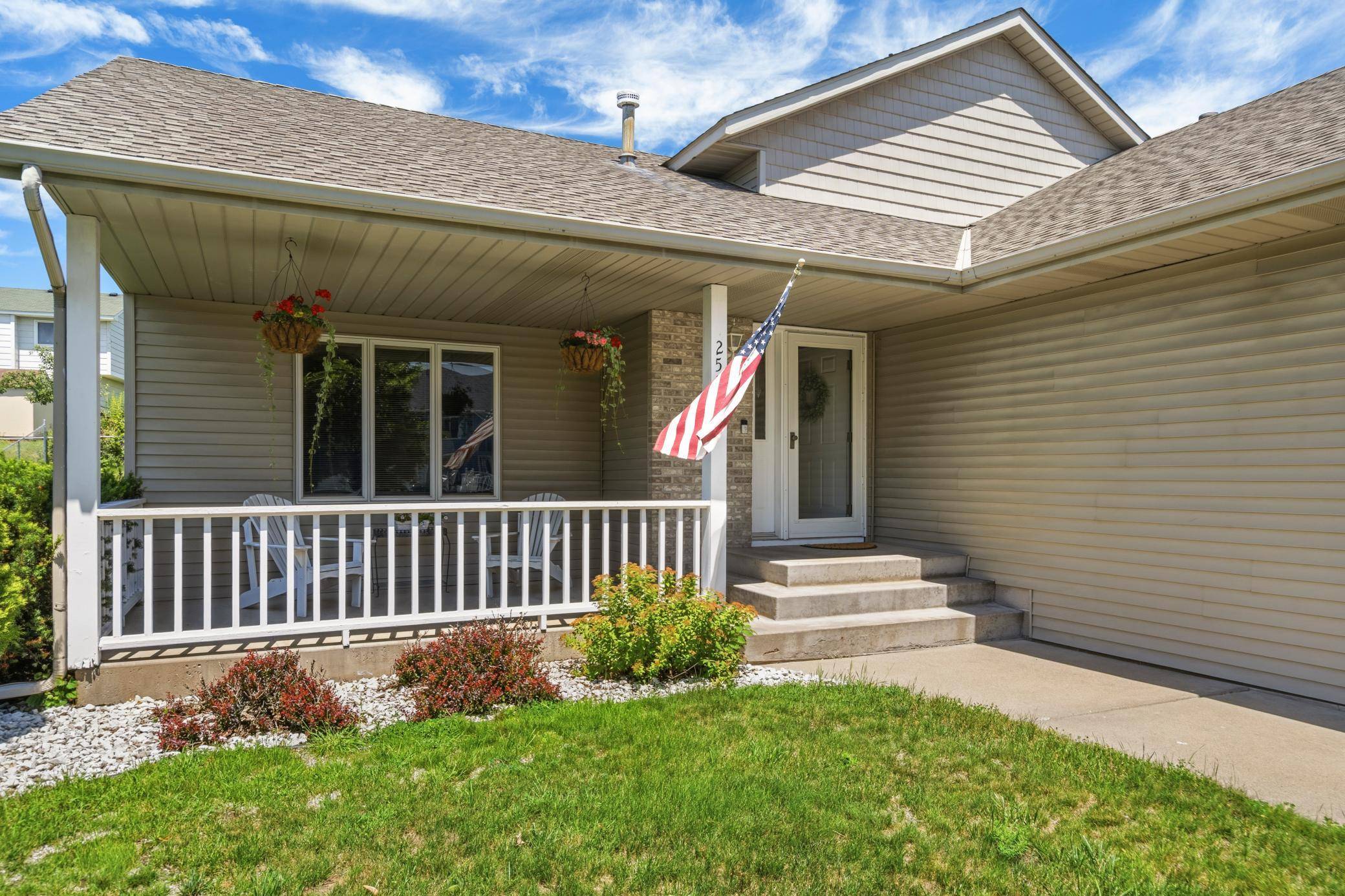 2537 Southcrest AVE E, Maplewood, MN 55119
