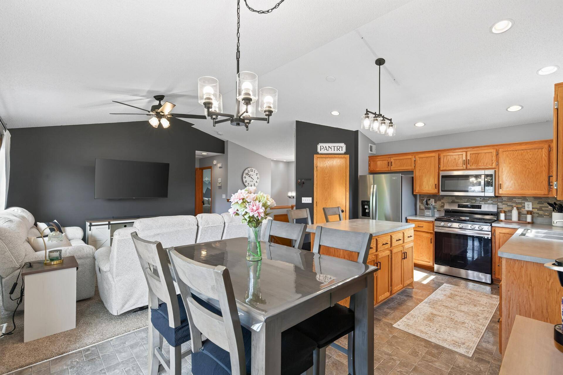 796 Park Brook RD NW, Isanti, MN 55040