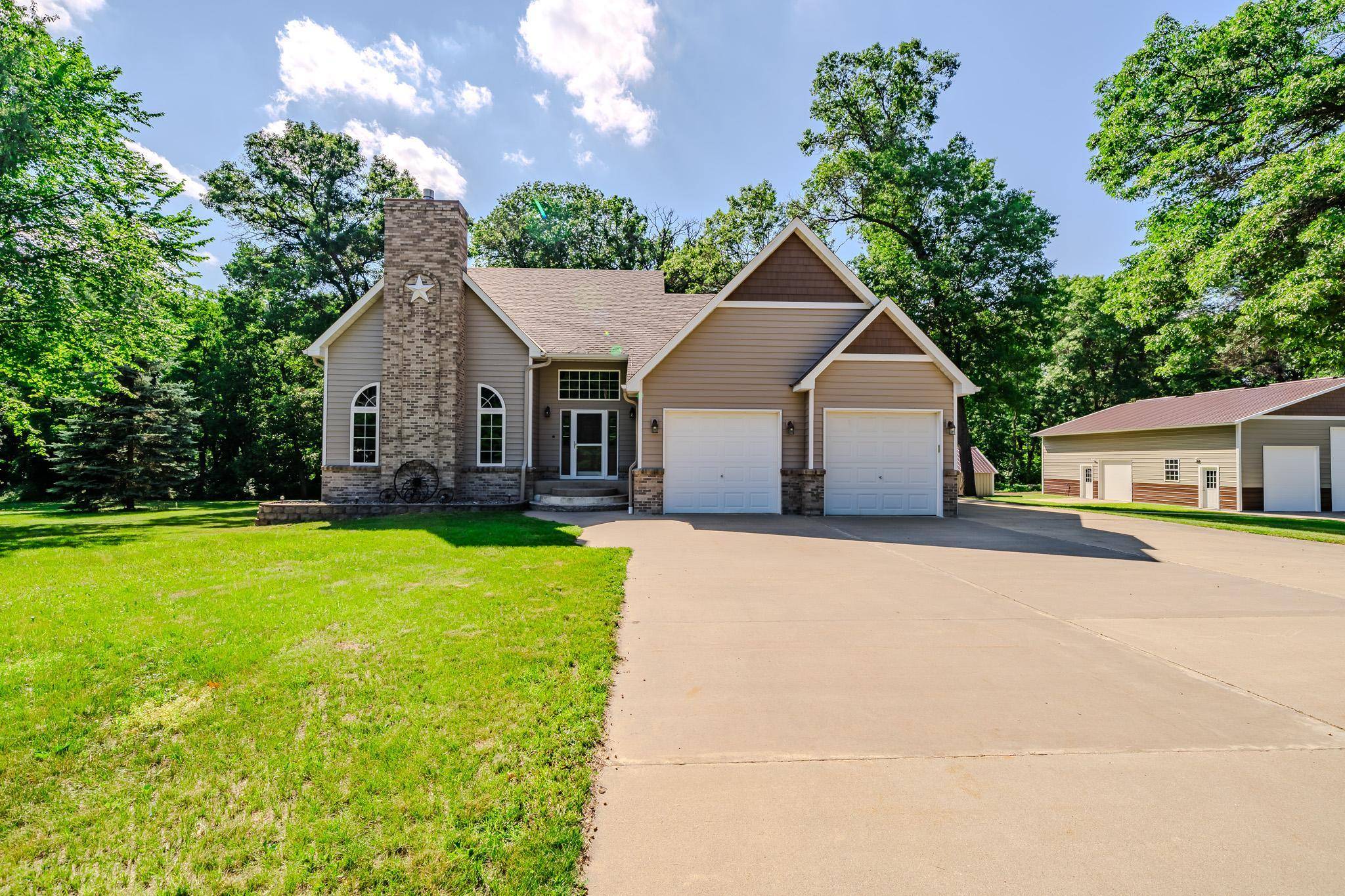 8750 E Beatrice DR, Clear Lake, MN 55319