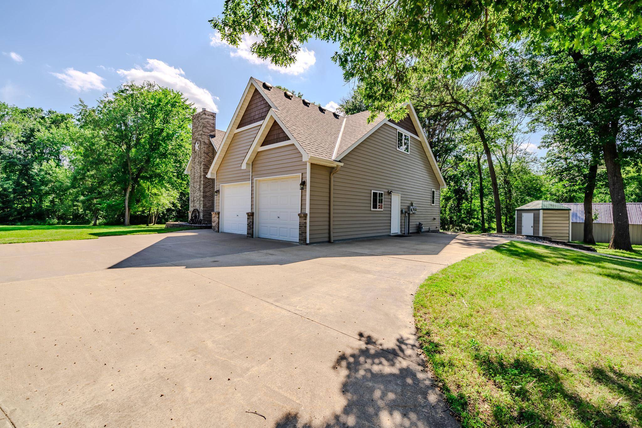 8750 E Beatrice DR, Clear Lake, MN 55319