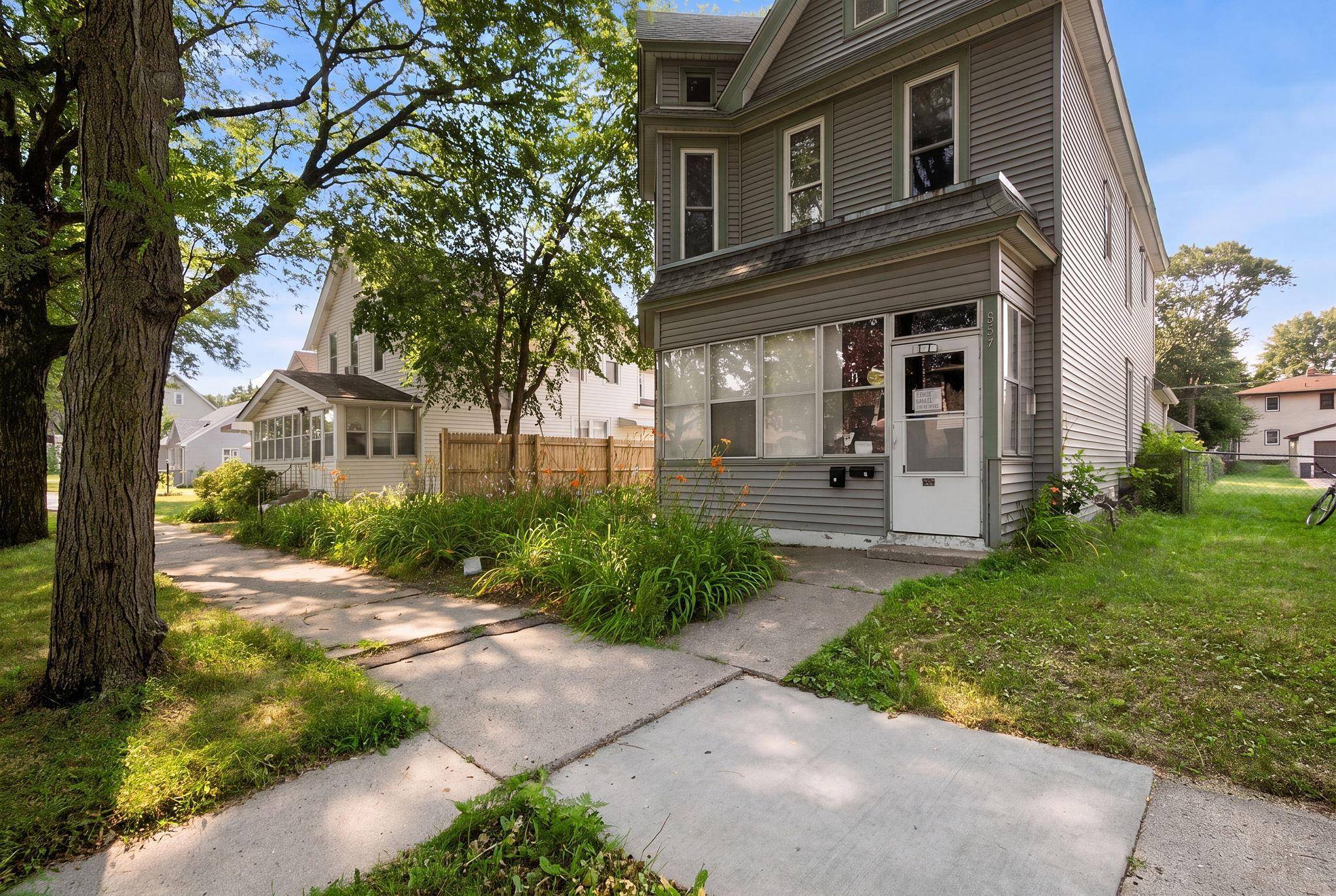 852 Jessamine AVE E, Saint Paul, MN 55106