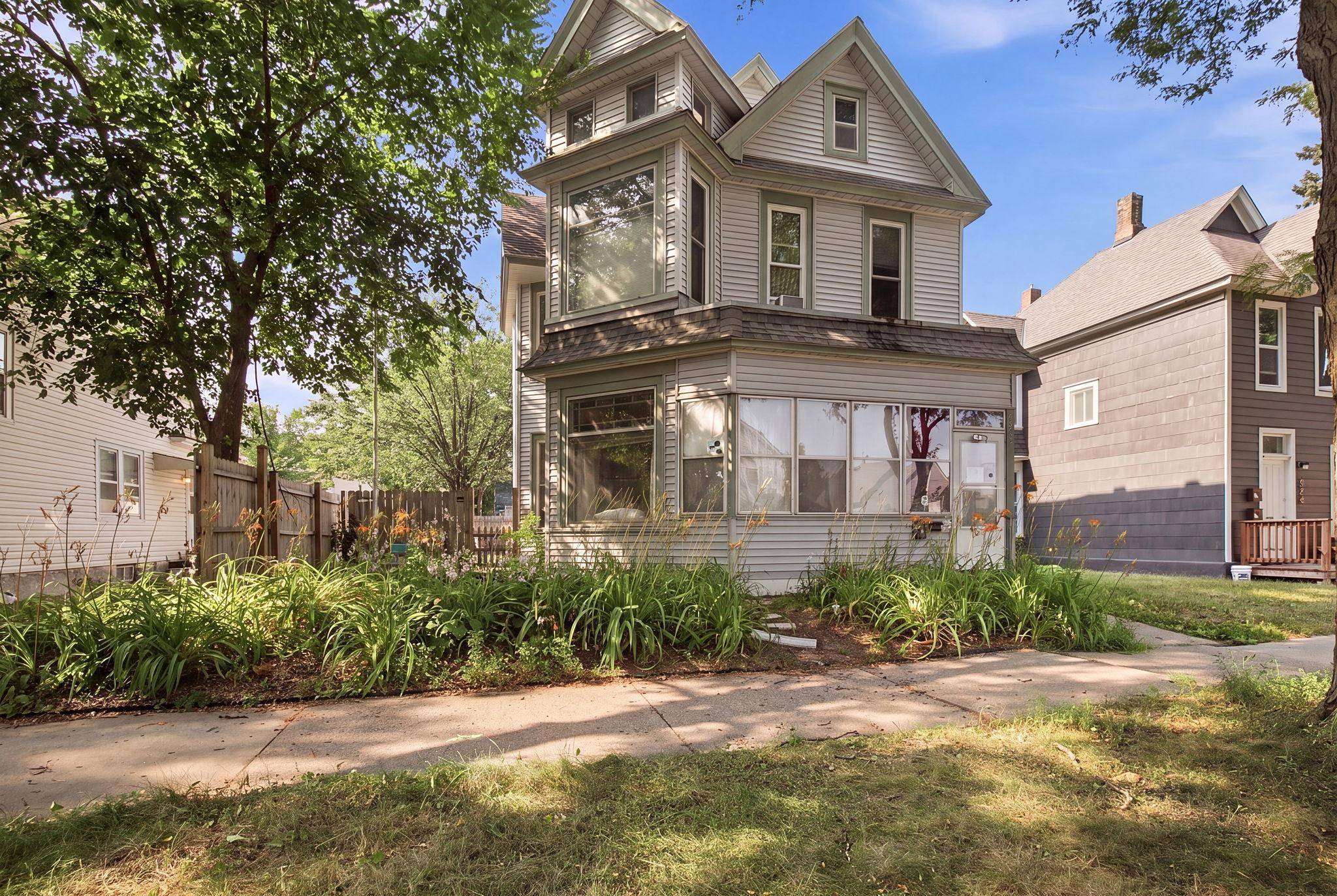 852 Jessamine AVE E, Saint Paul, MN 55106