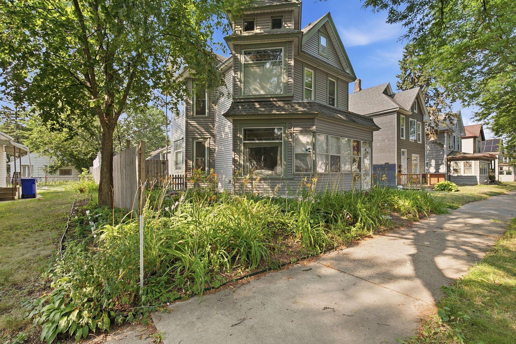852 Jessamine AVE E, Saint Paul, MN 55106