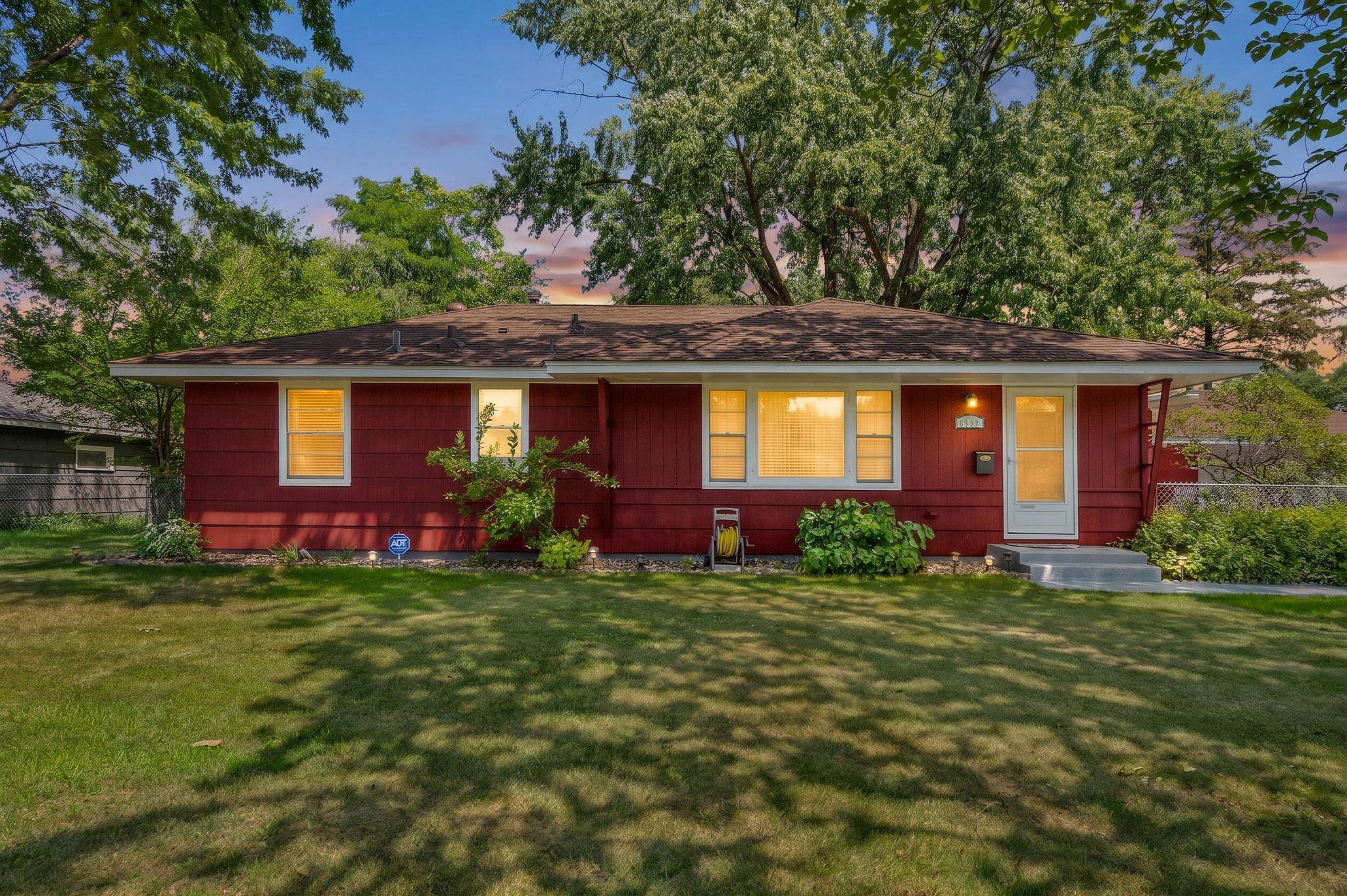 6932 Kentucky AVE N, Brooklyn Park, MN 55428