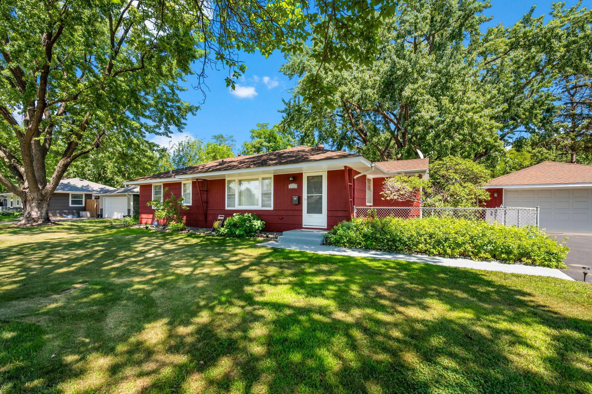 6932 Kentucky AVE N, Brooklyn Park, MN 55428