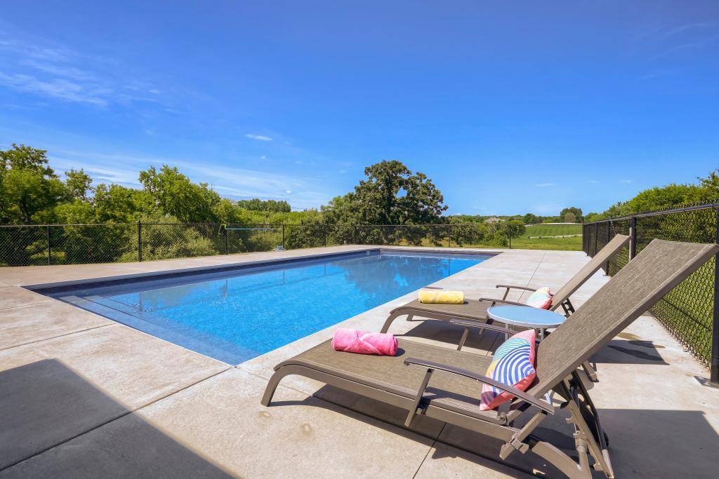 9815 Pioneer TRL, Greenfield, MN 55357