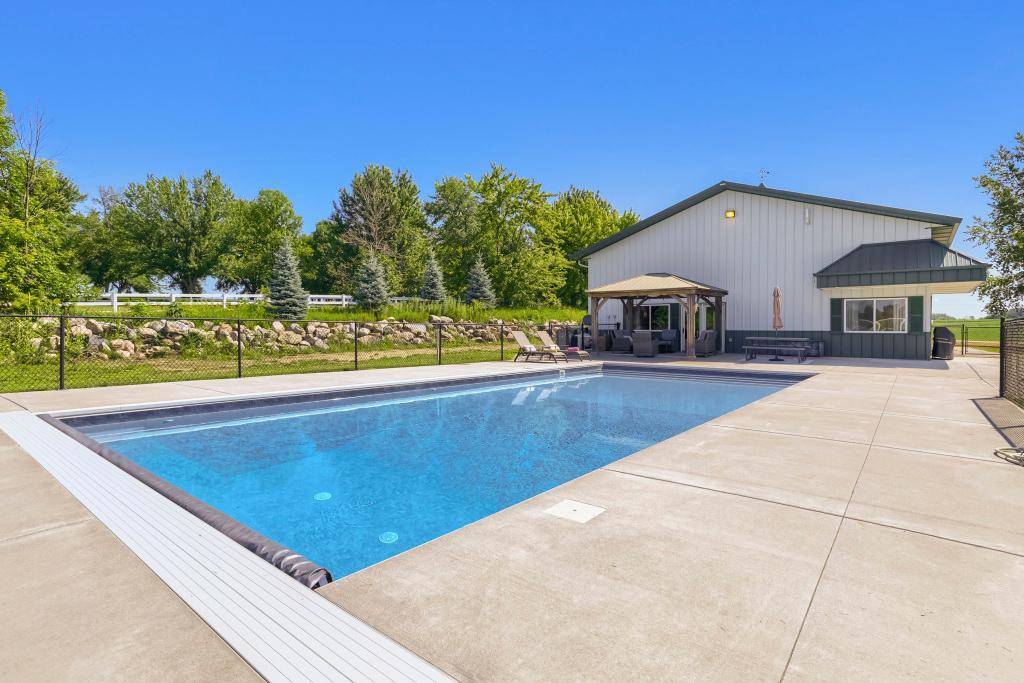 9815 Pioneer TRL, Greenfield, MN 55357