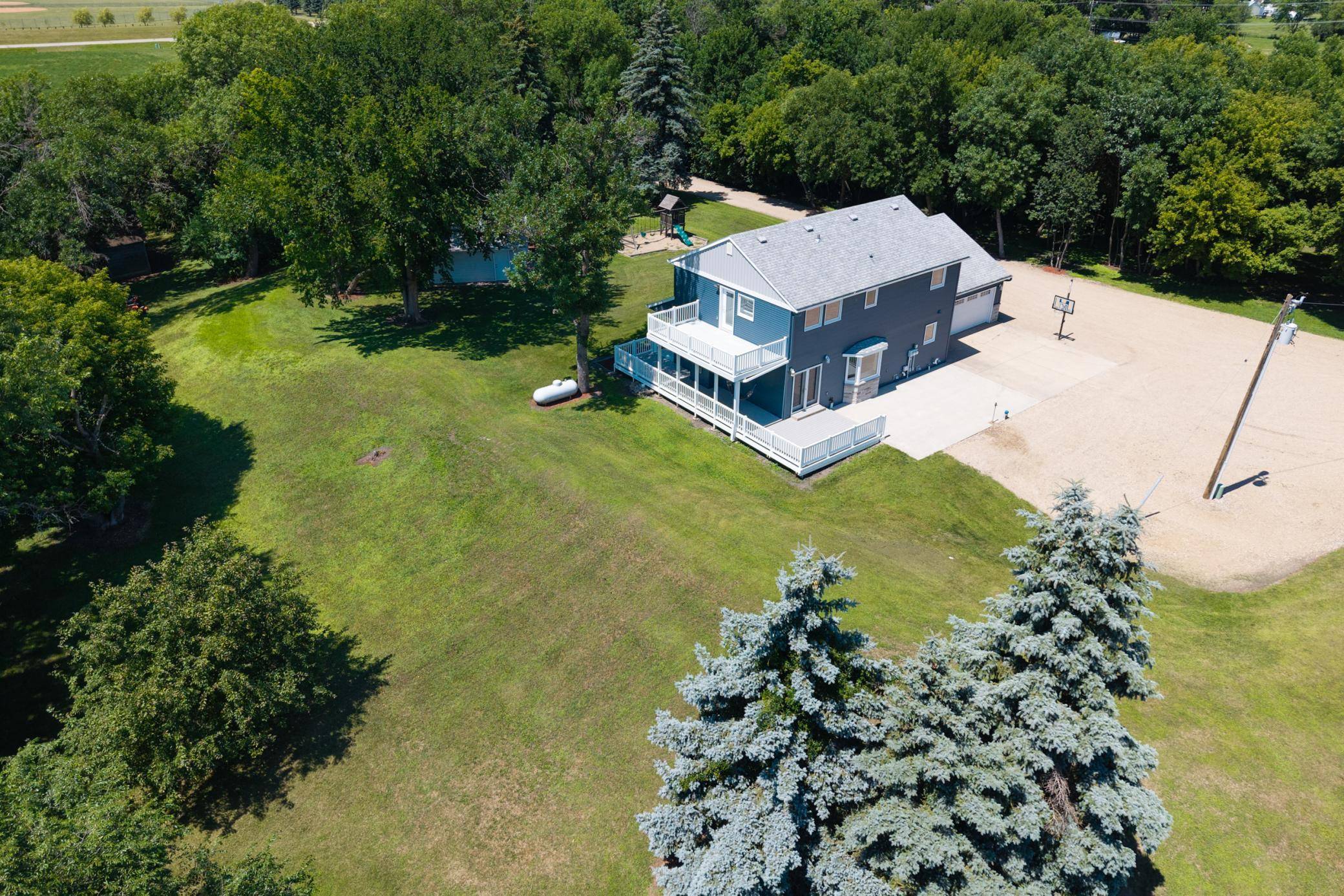8010 182nd AVE SE, Wahpeton, ND 58075