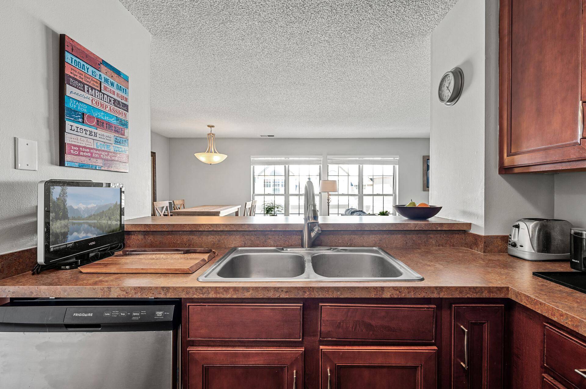 6020 Chasewood Pkwy #203, Minnetonka, MN 55343