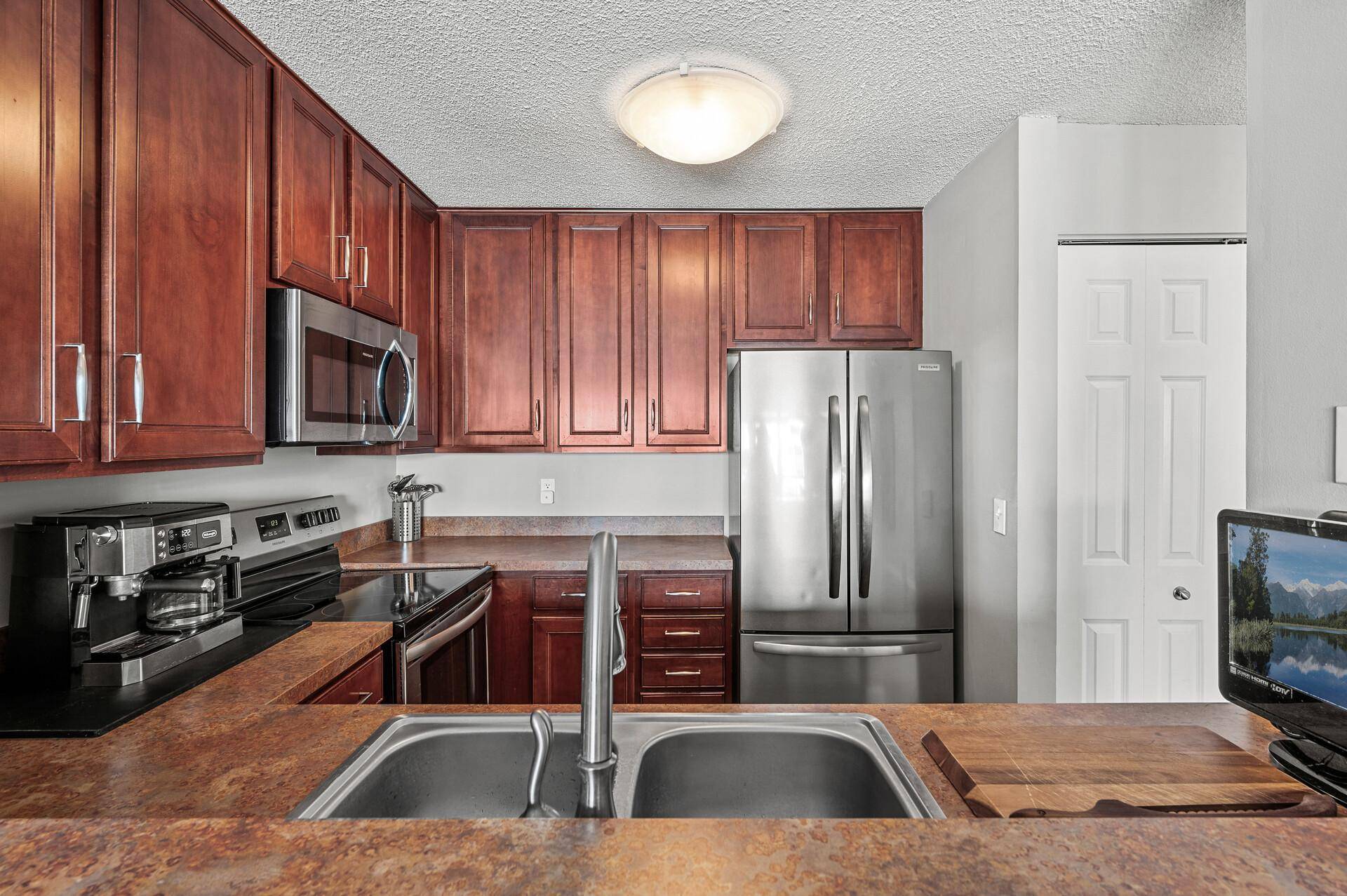 6020 Chasewood Pkwy #203, Minnetonka, MN 55343