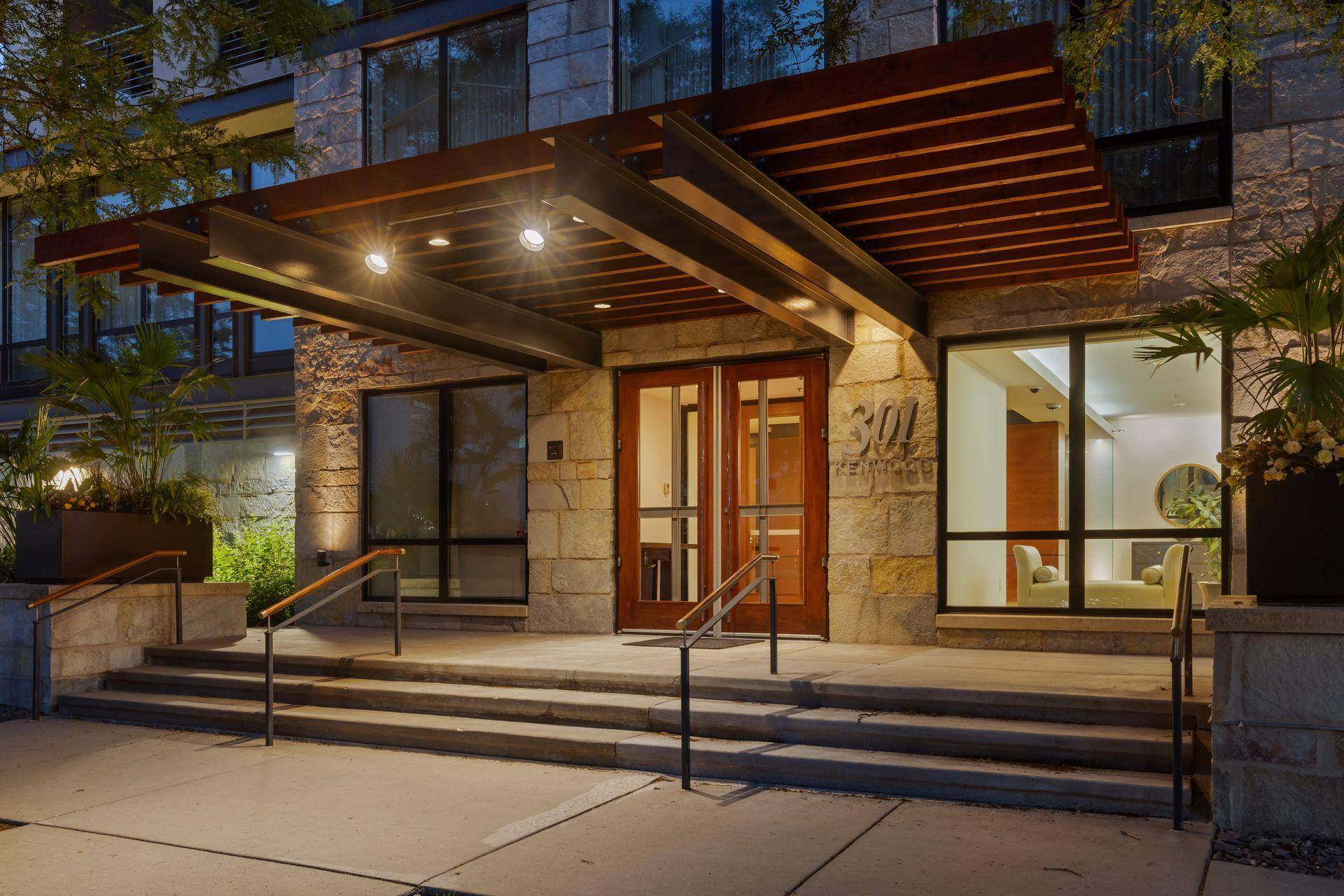 301 Kenwood Pkwy #601, Minneapolis, MN 55403