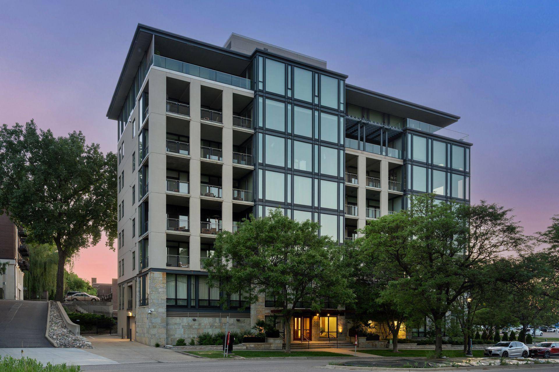 301 Kenwood Pkwy #602, Minneapolis, MN 55403
