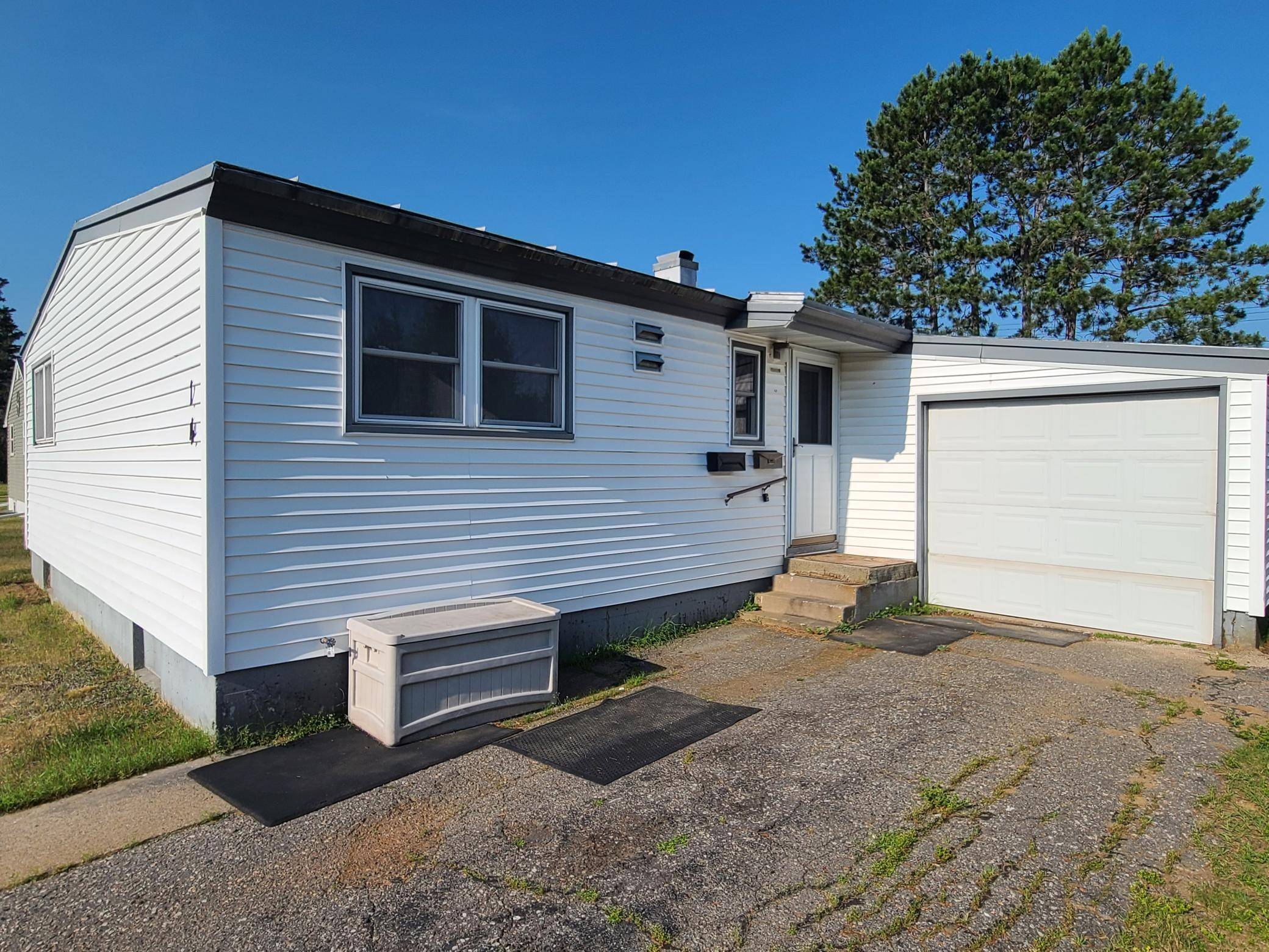 14 Hemlock CIR, Babbitt, MN 55706